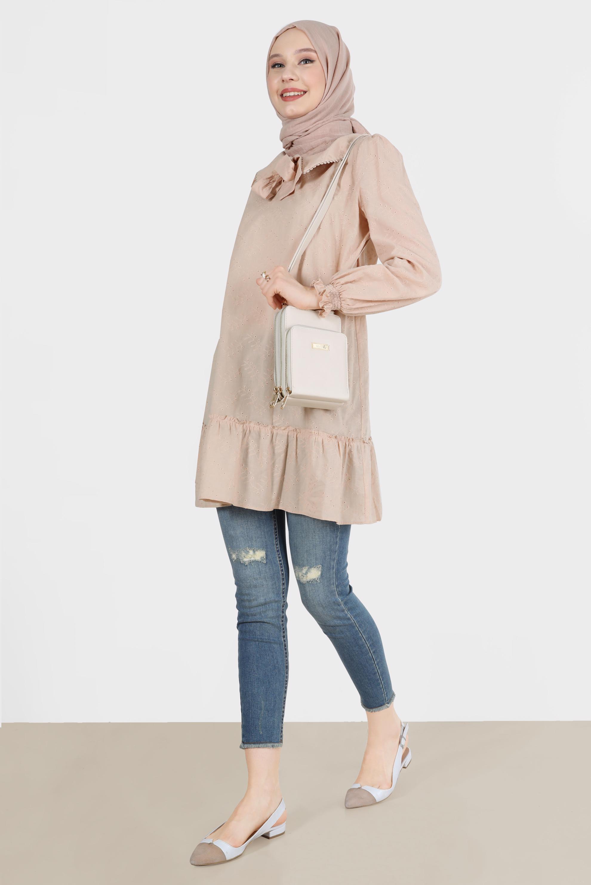 Tesettür giyim BEJ YAKA DETAYLI FİSTOLU PAMUKLU TUNİK 42684 