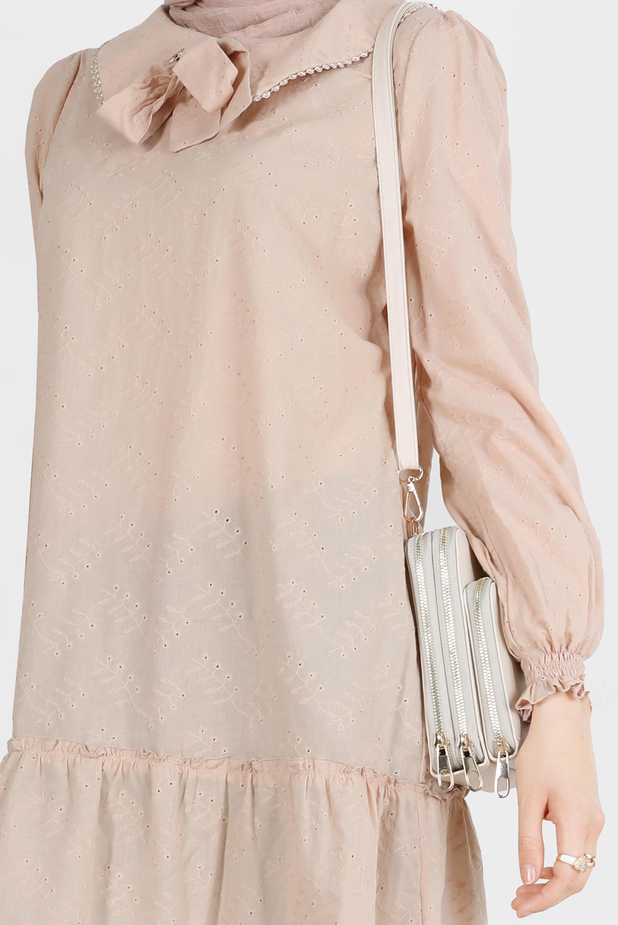 Tesettür giyim BEJ YAKA DETAYLI FİSTOLU PAMUKLU TUNİK 42684 