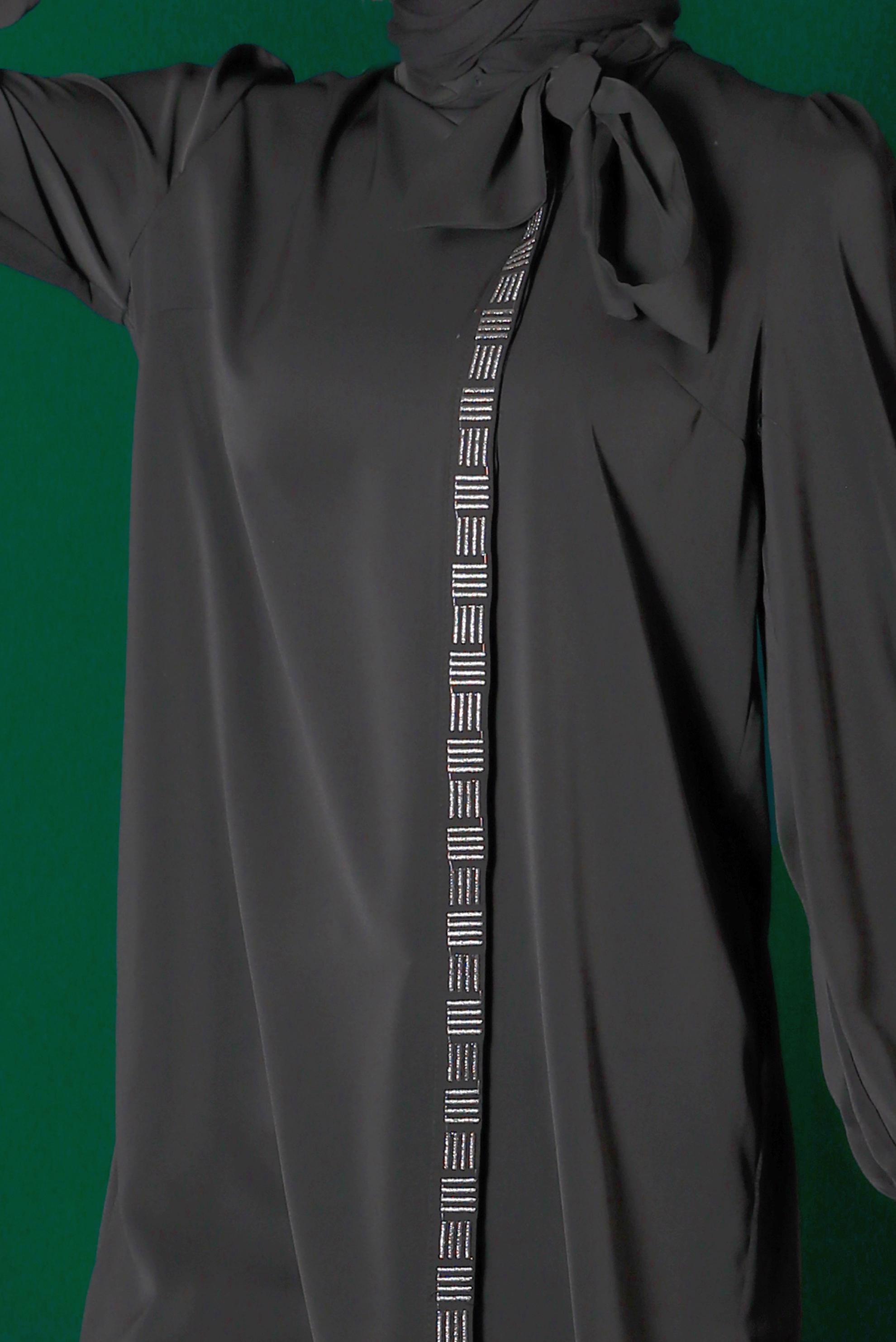 Tesettür giyim SİYAH BAĞLAMA DETAYLI NAKIŞLI TUNİK 42691