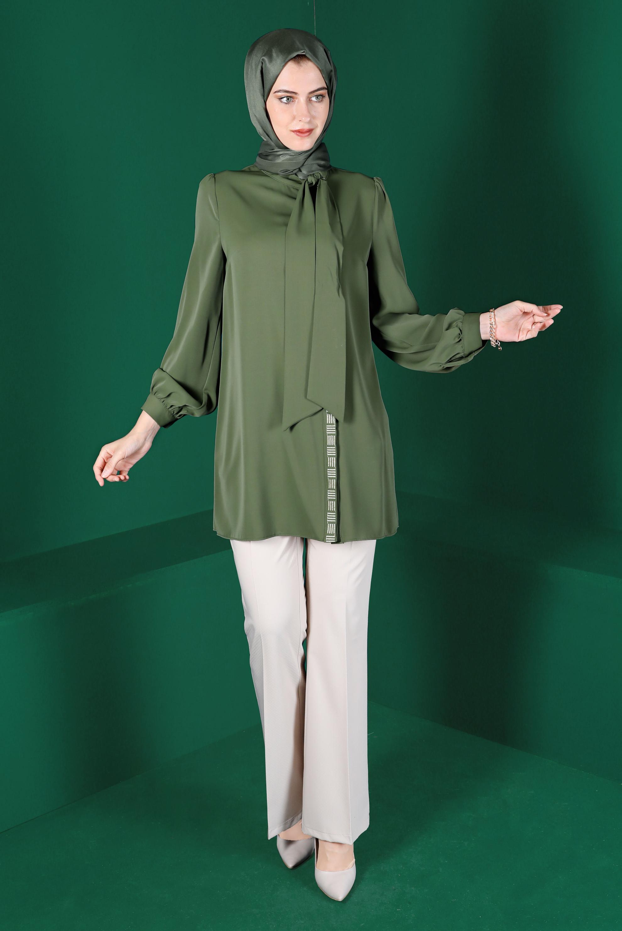 Tesettür giyim HAKİ BAĞLAMA DETAYLI NAKIŞLI TUNİK 42691