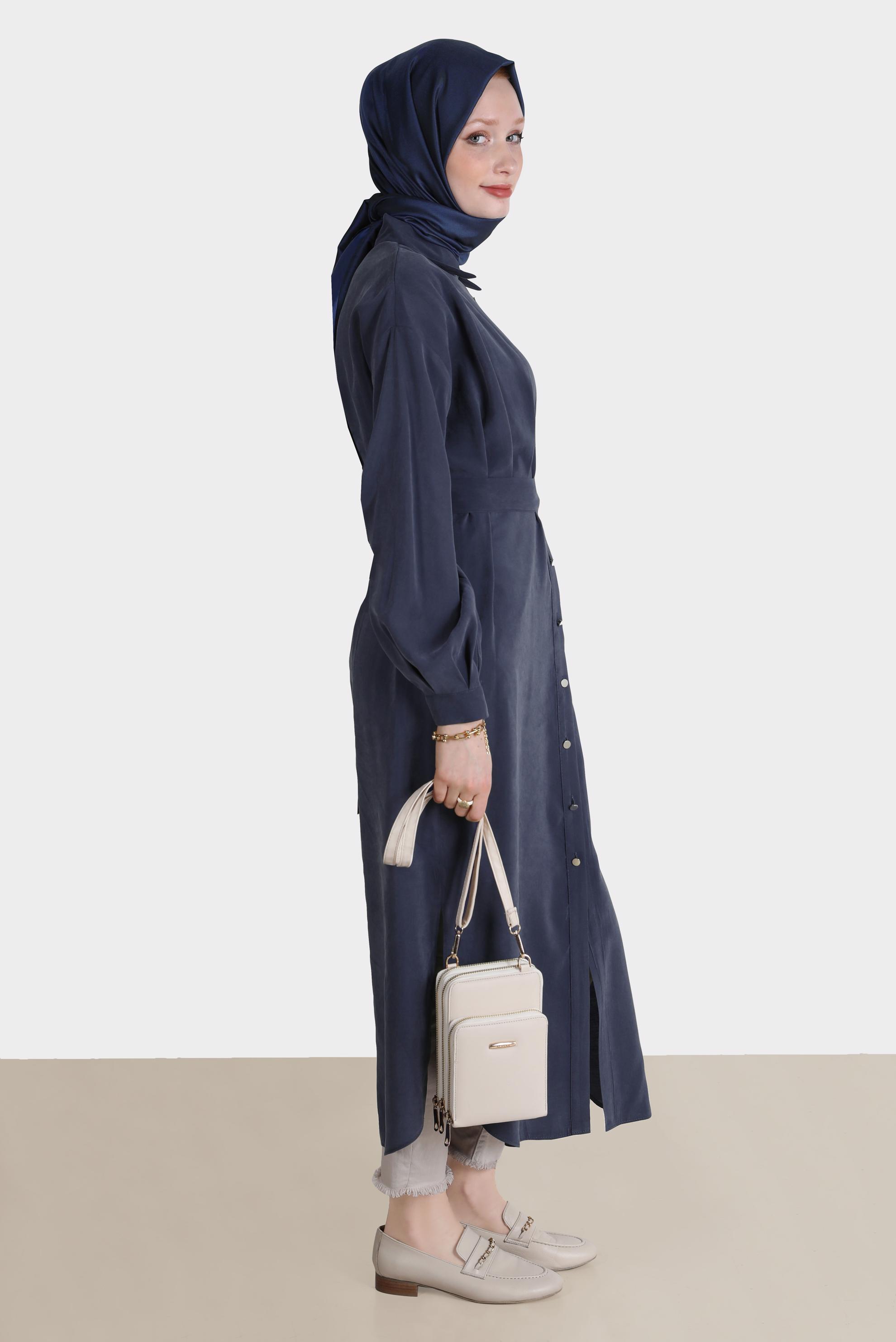 Tesettür giyim LACİVERT PİLE DETAYLI KUŞAKLI TUNİK 42702 