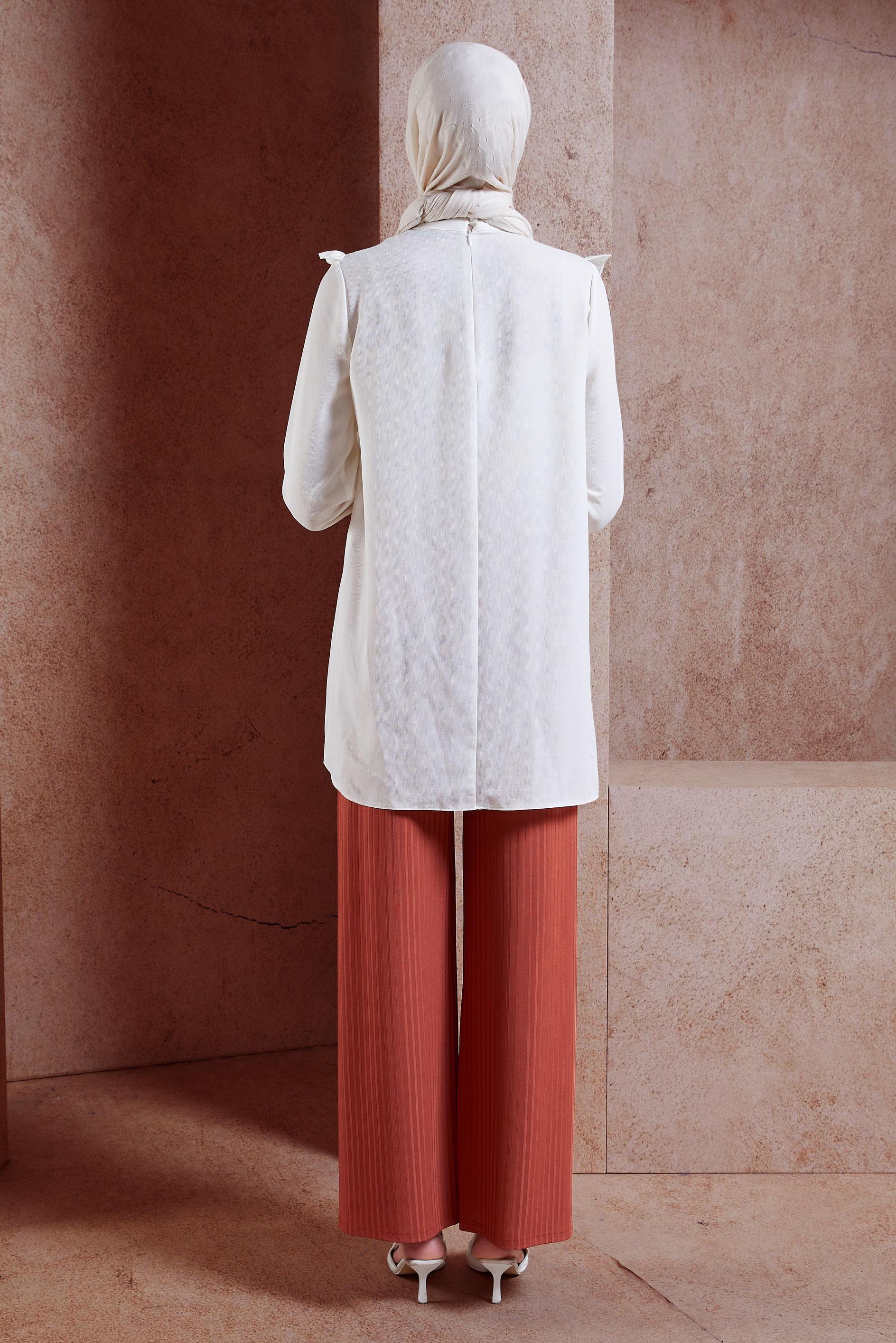 Tesettür giyim BEYAZ MANŞETLERİ BAĞLAMALI FIRFIRLI TUNİK 42718 