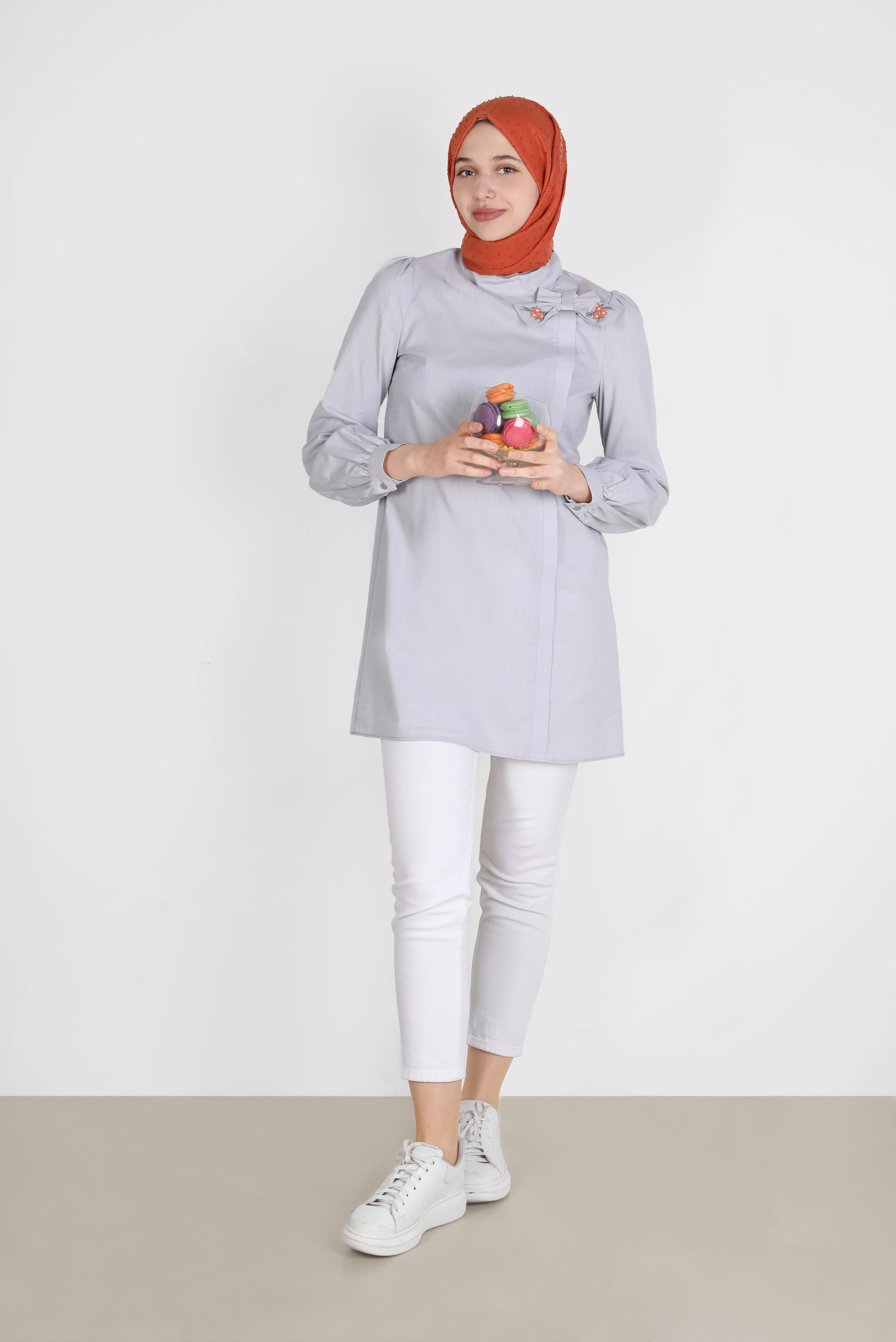 Tesettür giyim GRİ NAKIŞLI FİYONK DETAYLI TUNİK 42780 