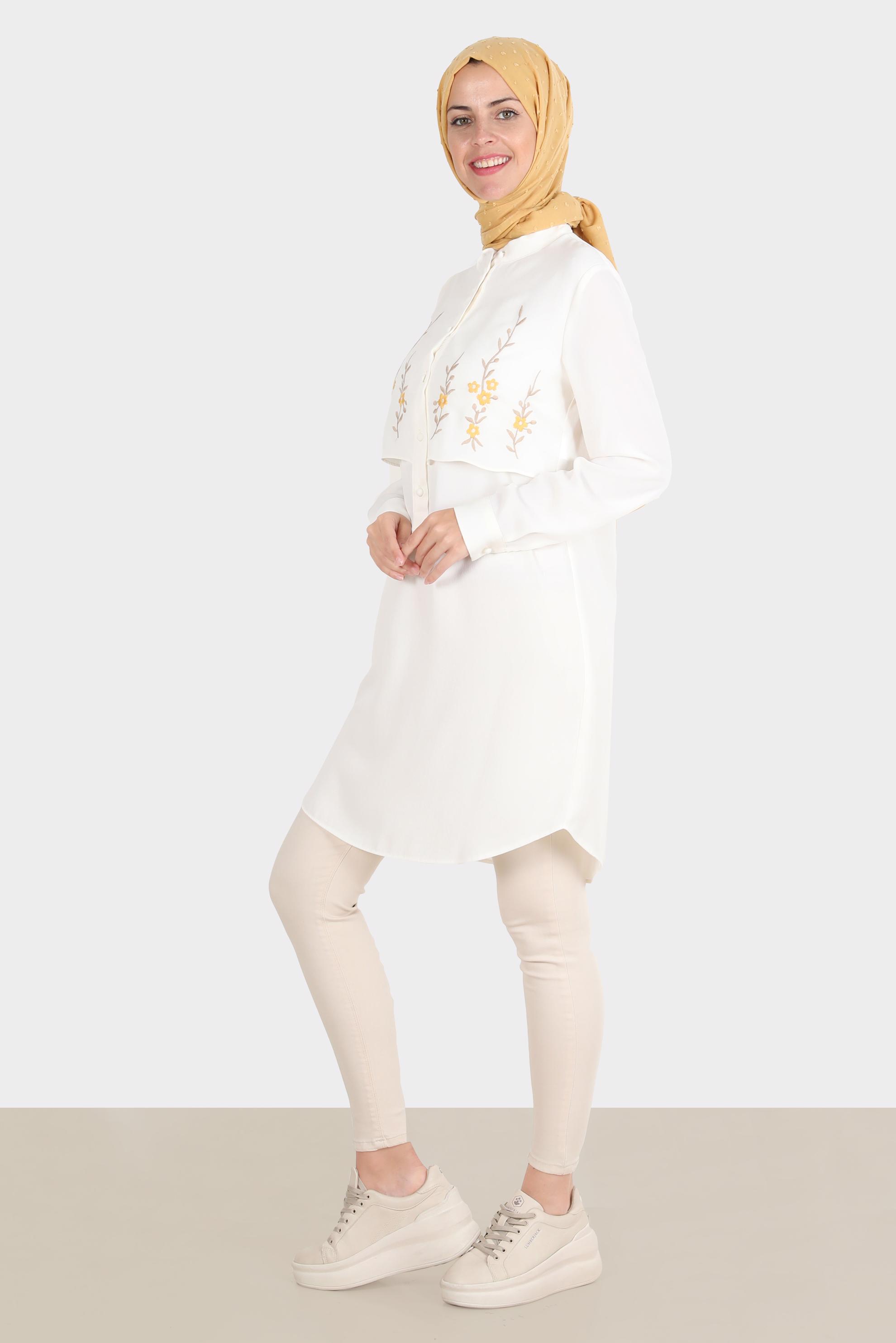 Tesettür giyim BEYAZ ÇİÇEK NAKIŞLI DÜĞMELİ AEROBİN TUNİK 42797 