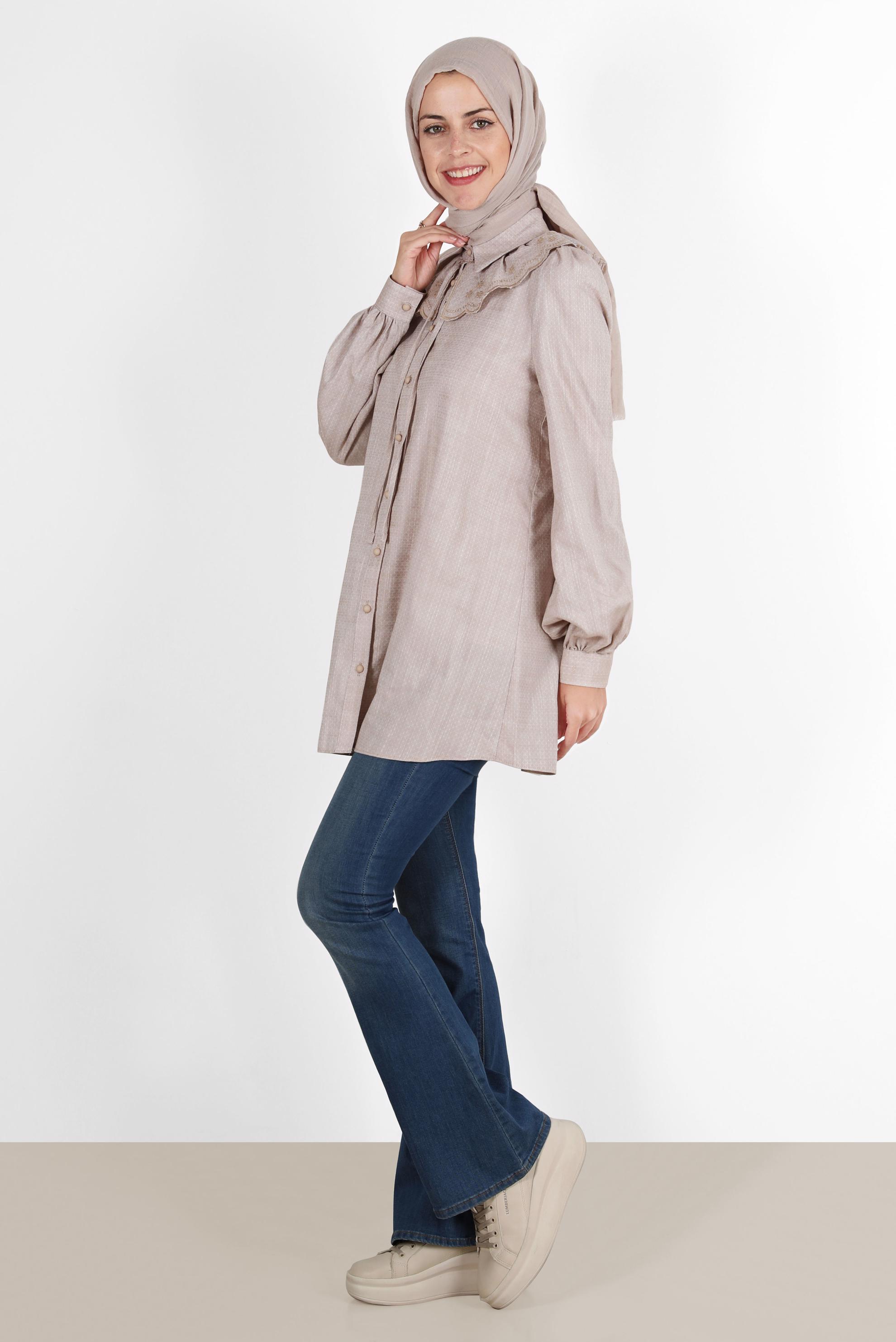 Tesettür giyim KUM YAKA DETAYLI DÜĞMELİ PAMUKLU TUNİK 42821 