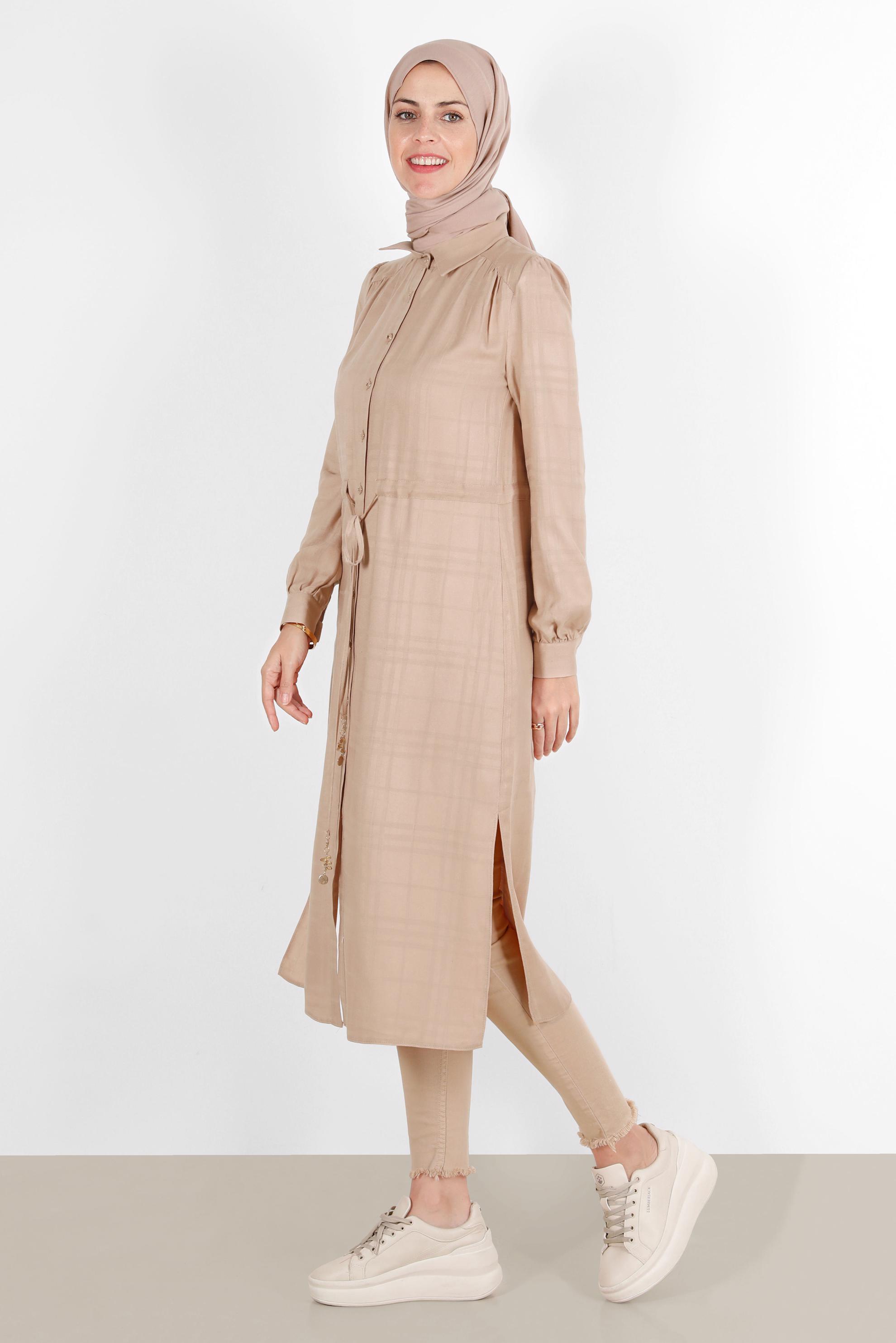 Tesettür giyim BEJ BELİ BÜZGÜLÜ EKOSE TUNİK 42823 