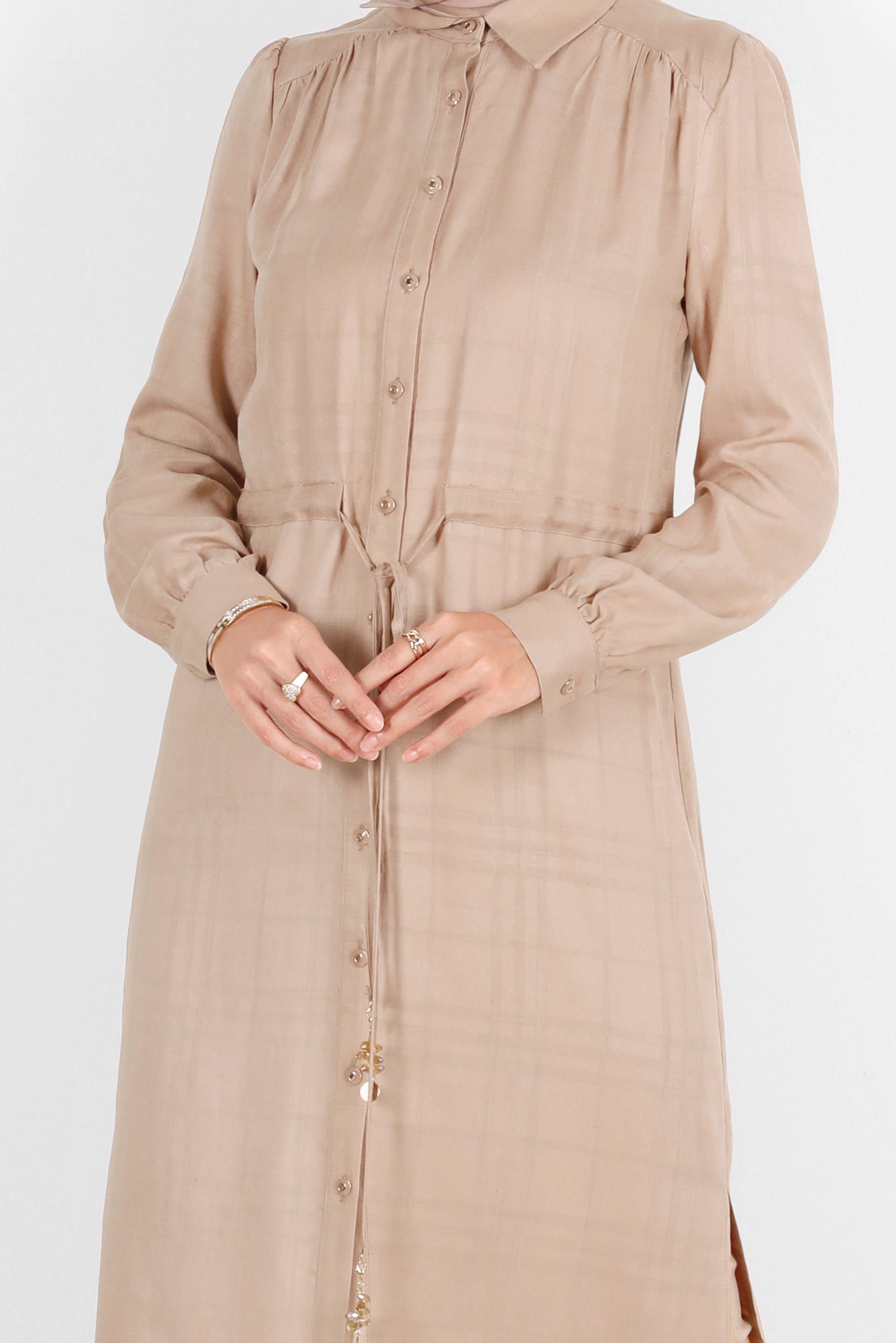 Tesettür giyim BEJ BELİ BÜZGÜLÜ EKOSE TUNİK 42823 