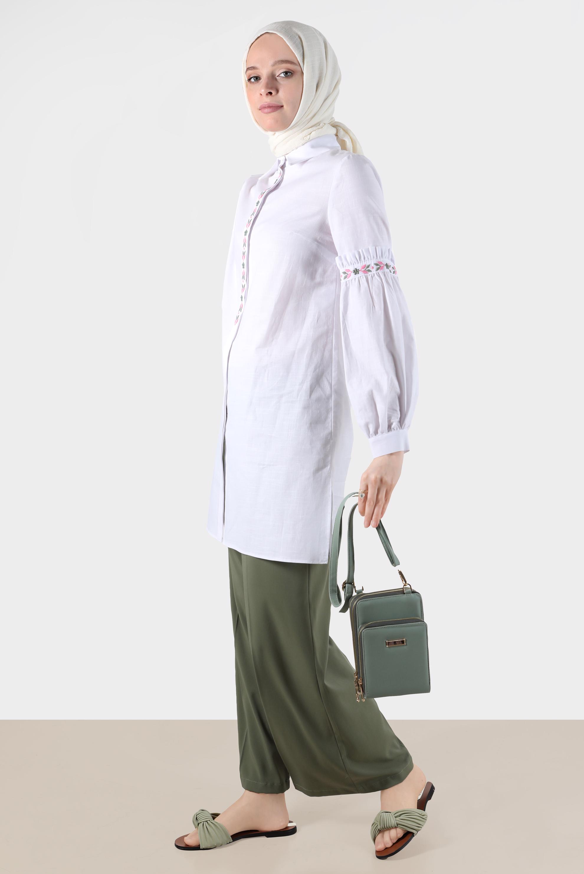 Vêtements hijab BLANC DÉTAIL BRODÉ TUNIQUE INVISIBLE EN COTON À BOUTONS 42824