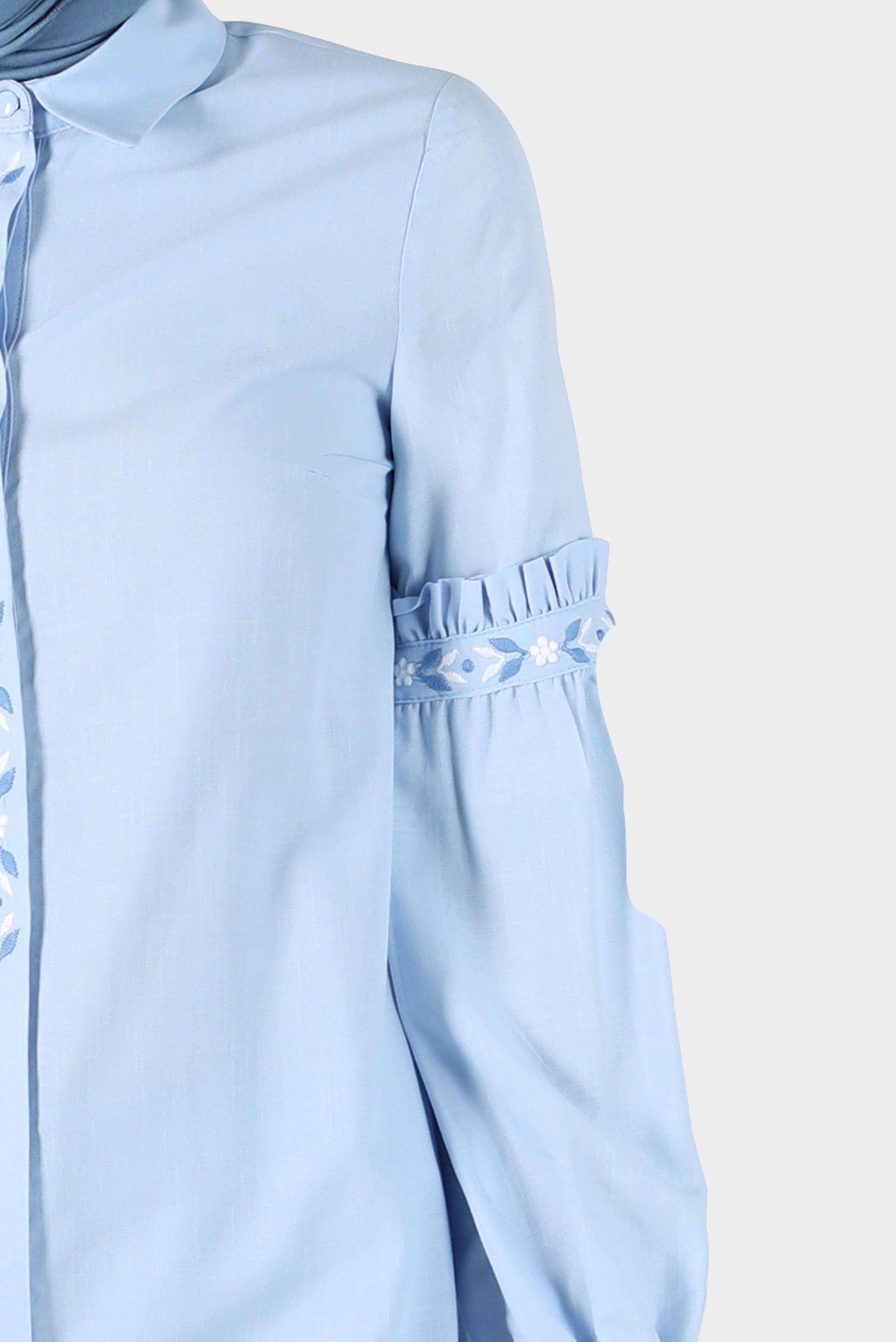 Tesettür giyim MAVİ NAKIŞ DETAYLI GİZLİ DÜĞMELİ PAMUKLU TUNİK 42824 