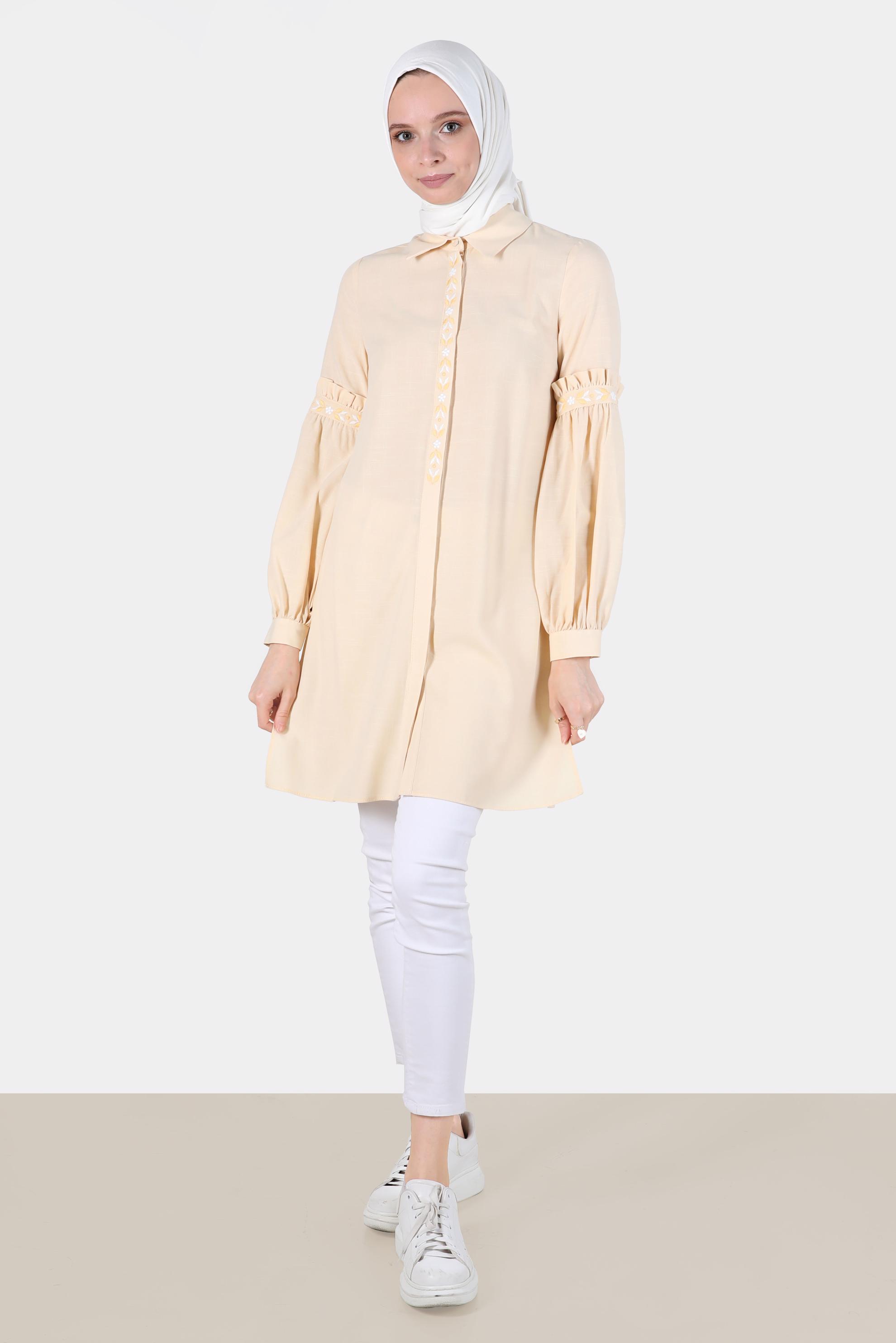 Tesettür giyim BEJ NAKIŞ DETAYLI GİZLİ DÜĞMELİ PAMUKLU TUNİK 42824 