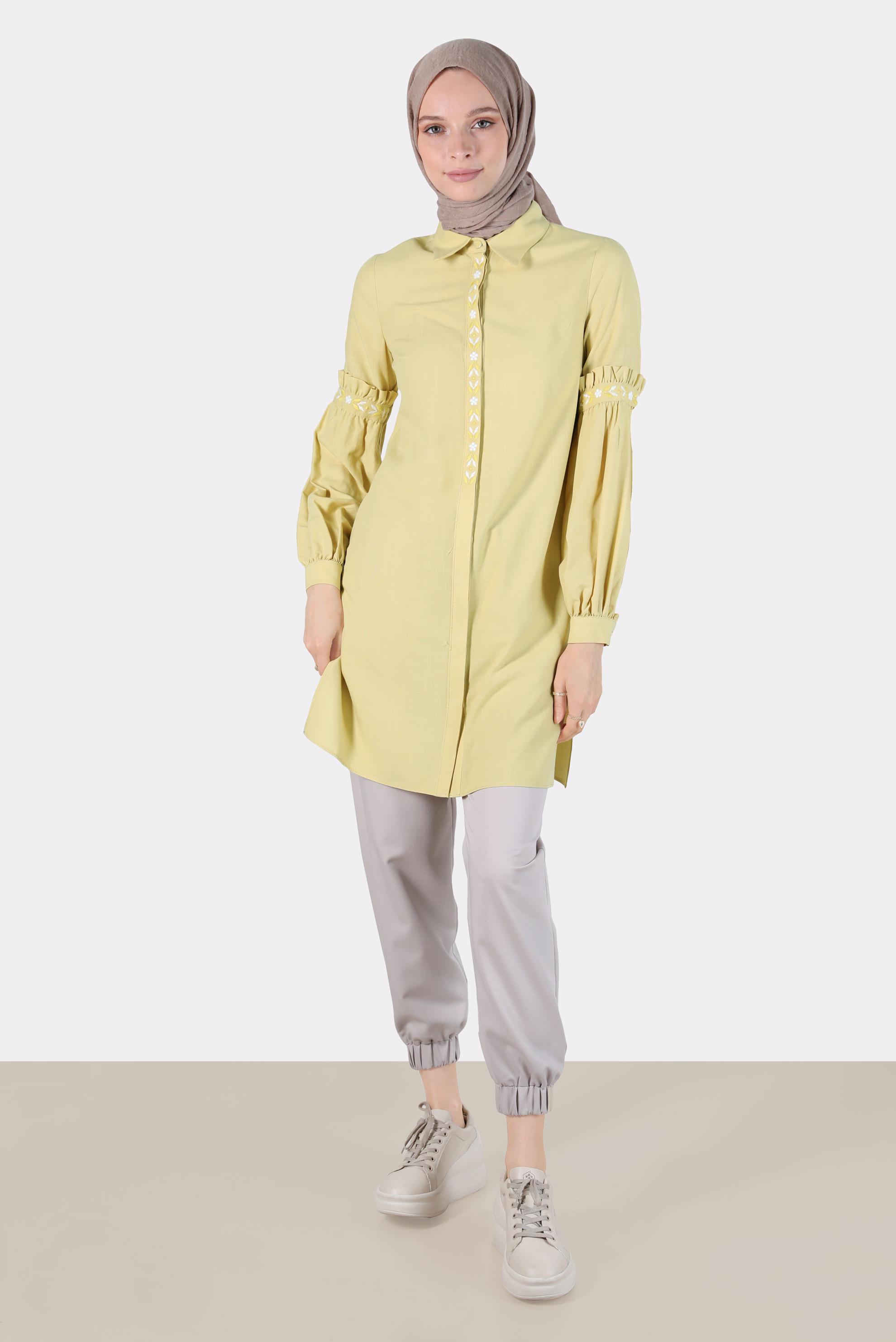 Tesettür giyim SARI NAKIŞ DETAYLI GİZLİ DÜĞMELİ PAMUKLU TUNİK 42824 