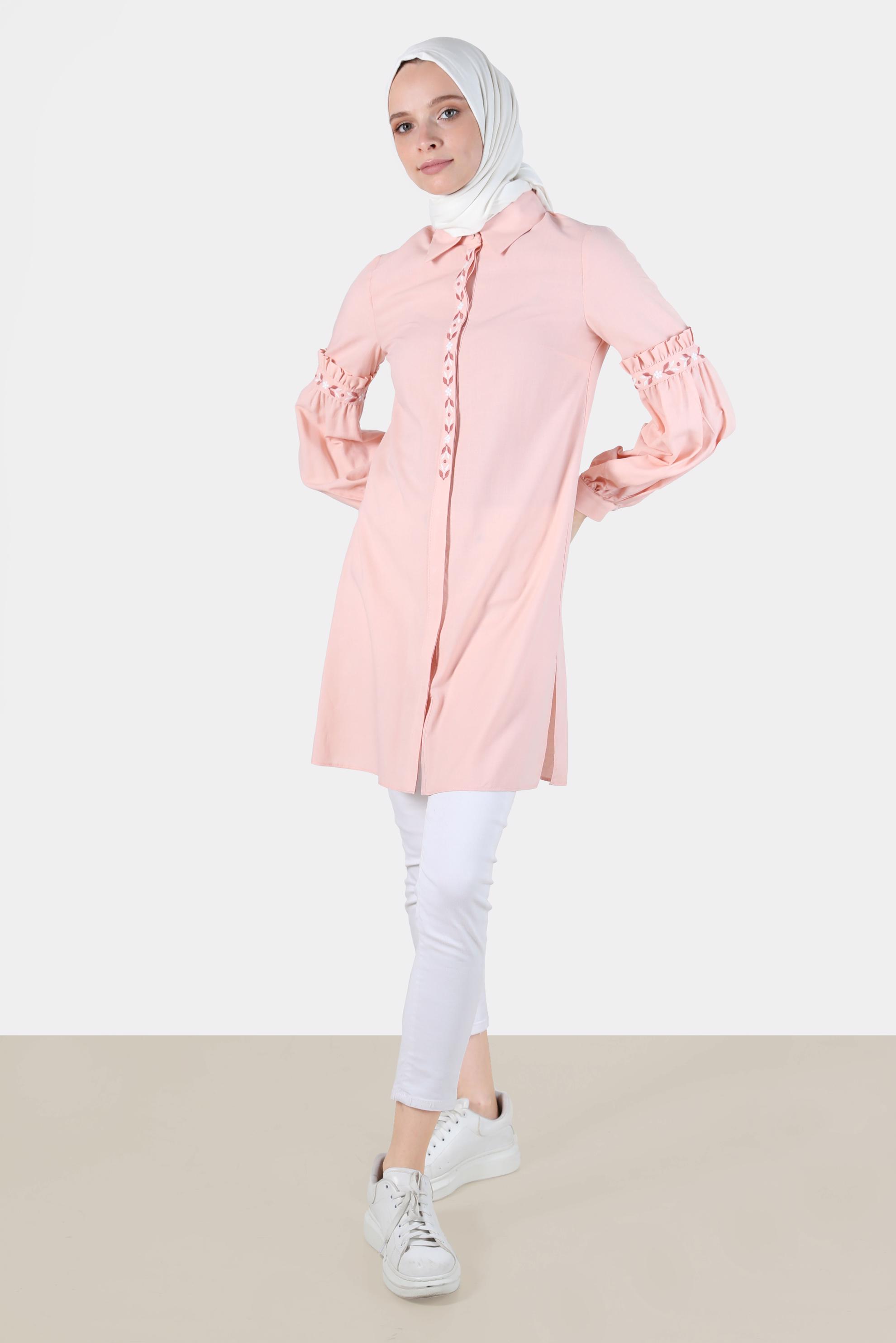 Tesettür giyim PUDRA NAKIŞ DETAYLI GİZLİ DÜĞMELİ PAMUKLU TUNİK 42824 