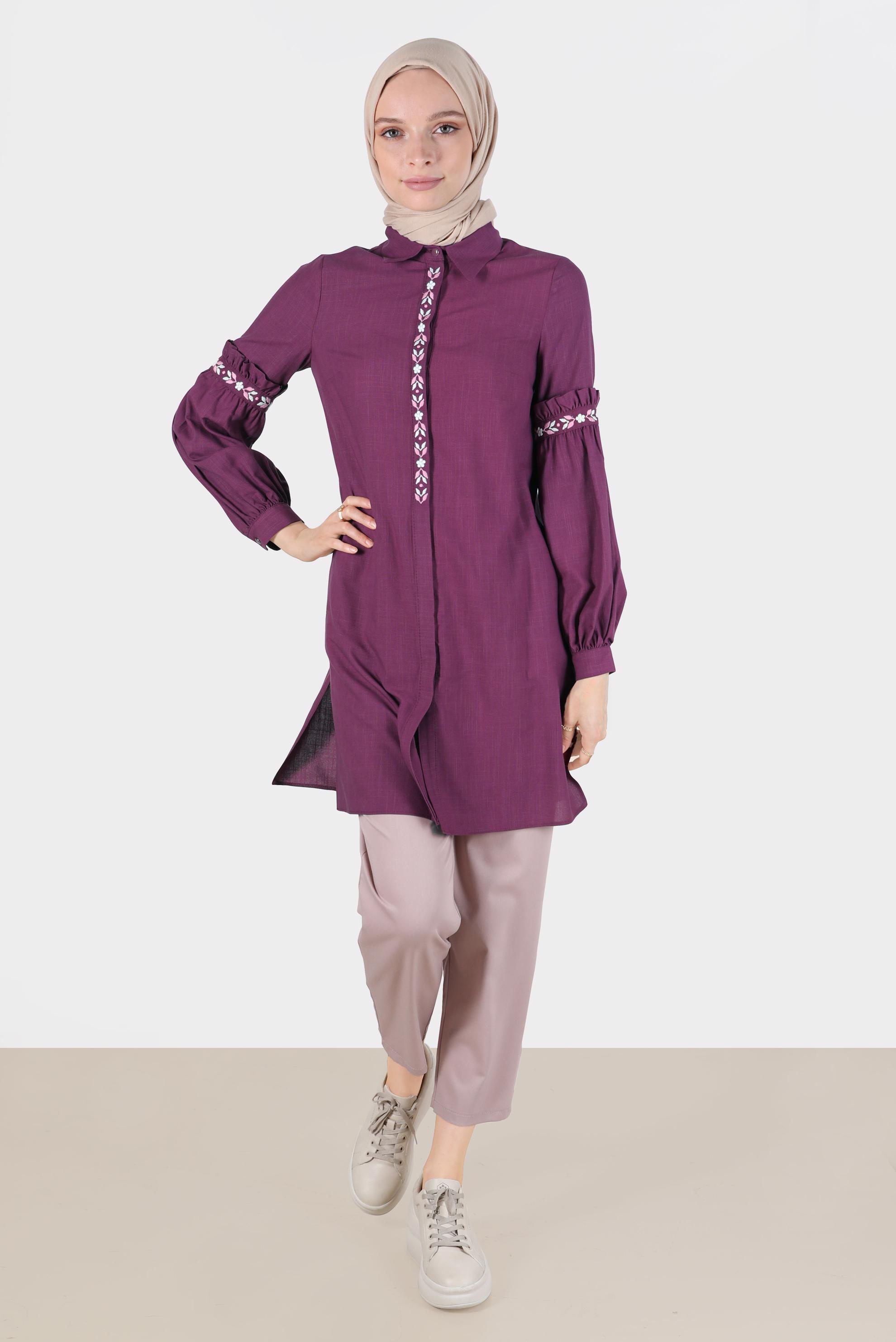 Tesettür giyim MOR NAKIŞ DETAYLI GİZLİ DÜĞMELİ PAMUKLU TUNİK 42824 