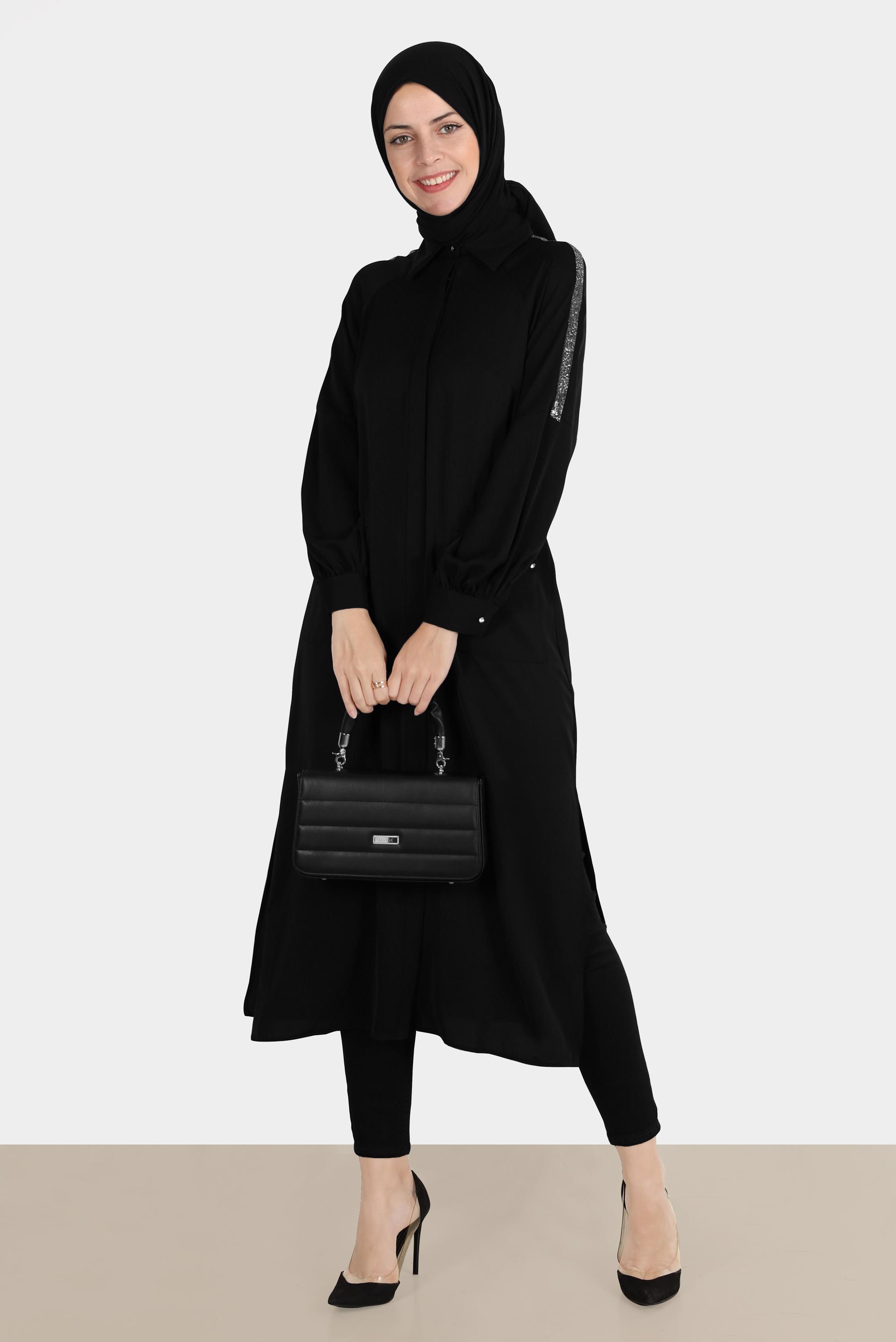 Tesettür giyim SİYAH BOYDAN GİZLİ DÜĞMELİ TAŞLI TUNİK 42866 