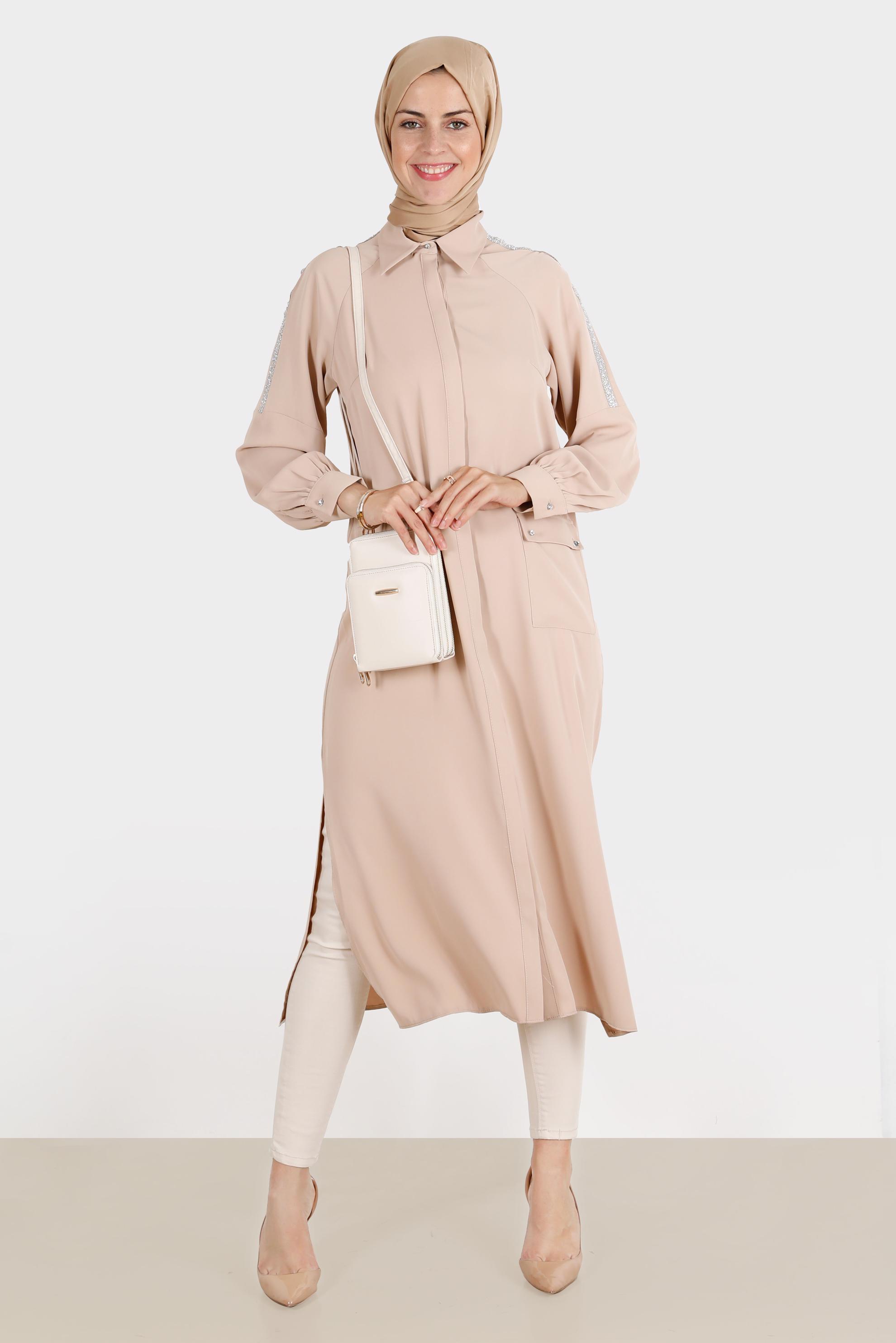 Tesettür giyim BEJ BOYDAN GİZLİ DÜĞMELİ TAŞLI TUNİK 42866 