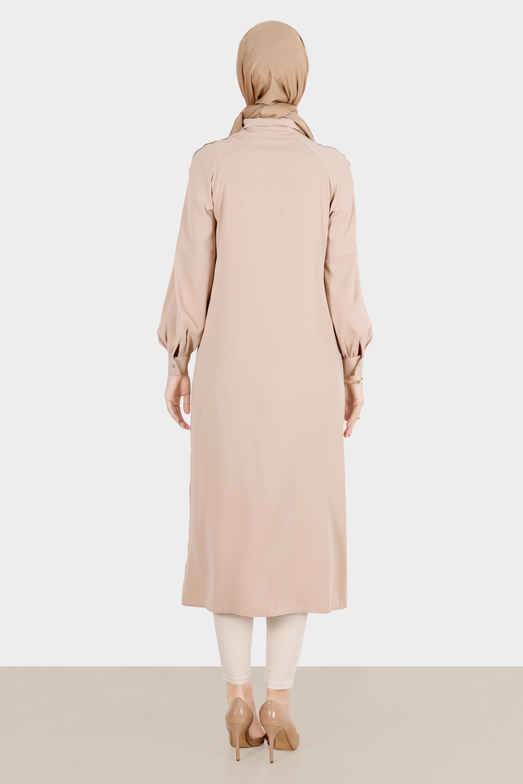 Tesettür giyim BEJ BOYDAN GİZLİ DÜĞMELİ TAŞLI TUNİK 42866 