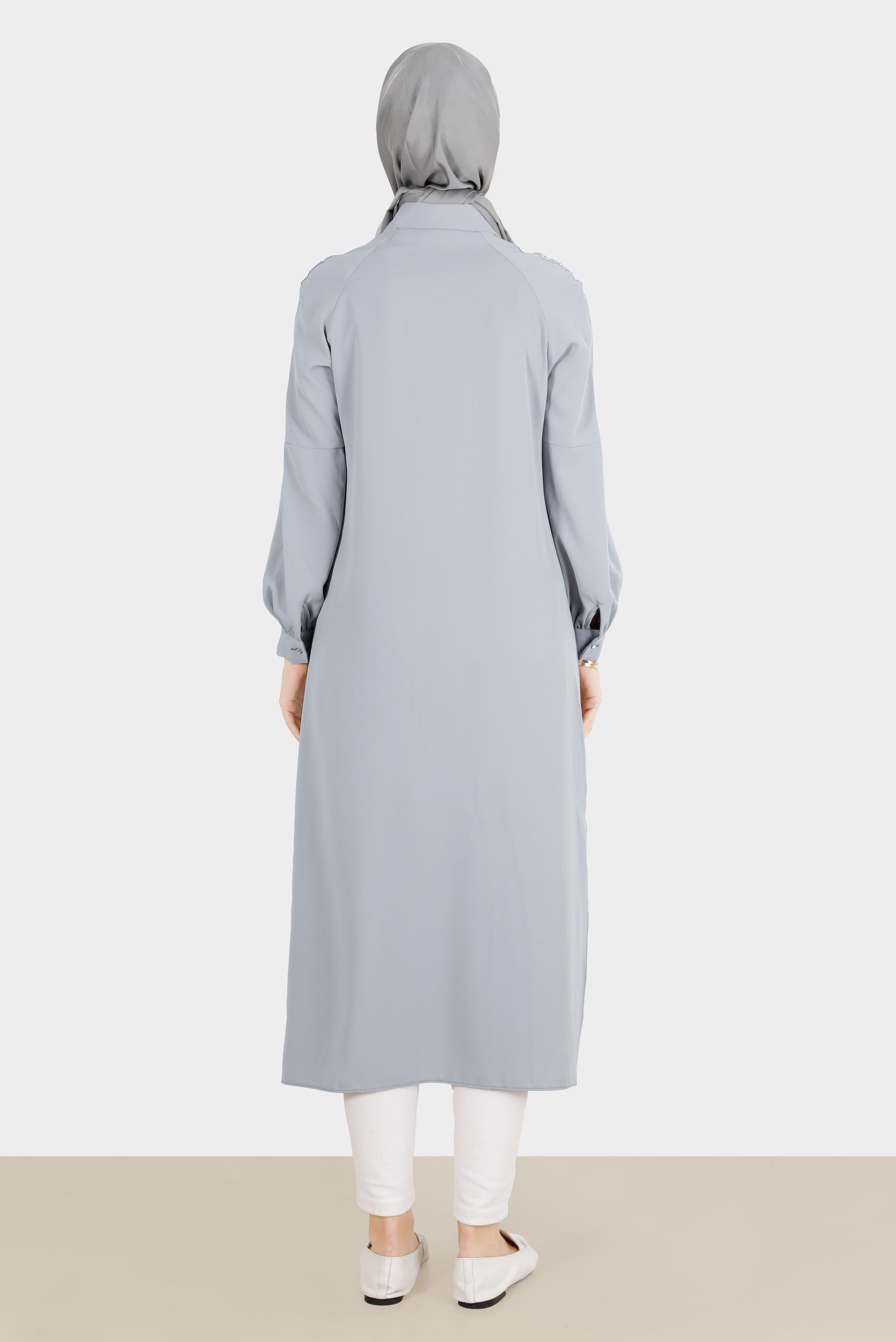 Tesettür giyim GRİ BOYDAN GİZLİ DÜĞMELİ TAŞLI TUNİK 42866 