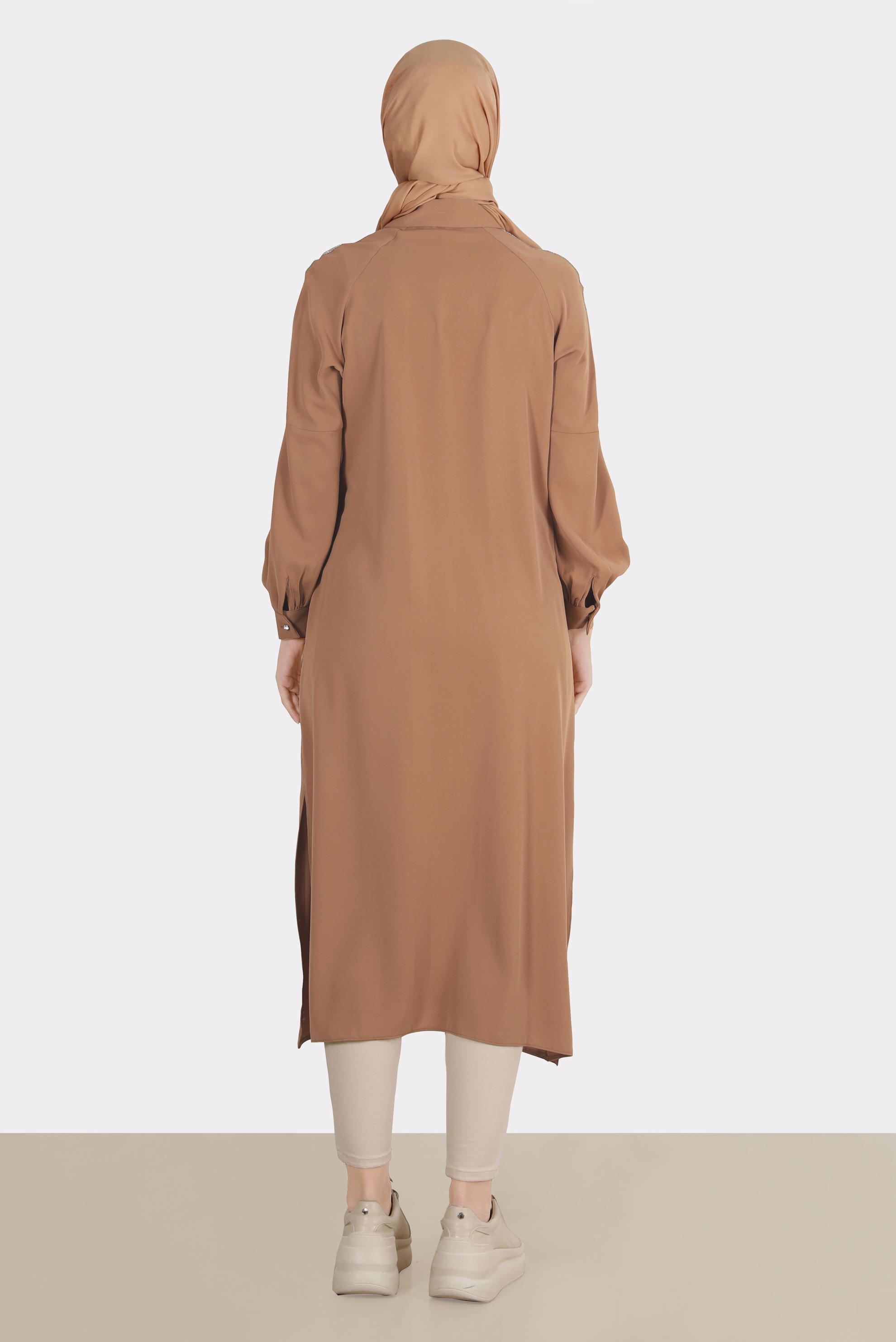 Tesettür giyim KAHVE BOYDAN GİZLİ DÜĞMELİ TAŞLI TUNİK 42866 