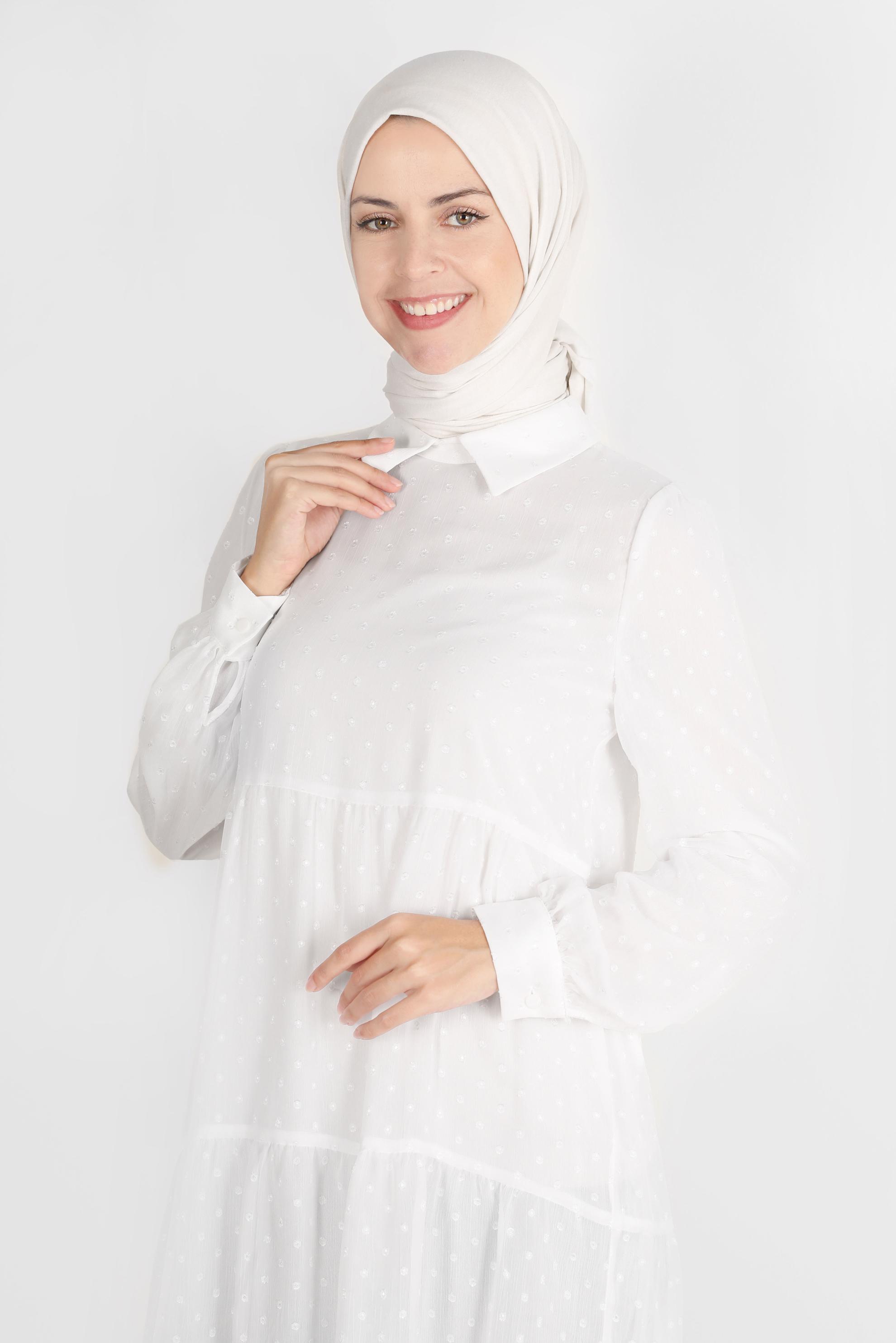 Tesettür giyim BEYAZ PUANTİYELİ KATLI TUNİK 42903 