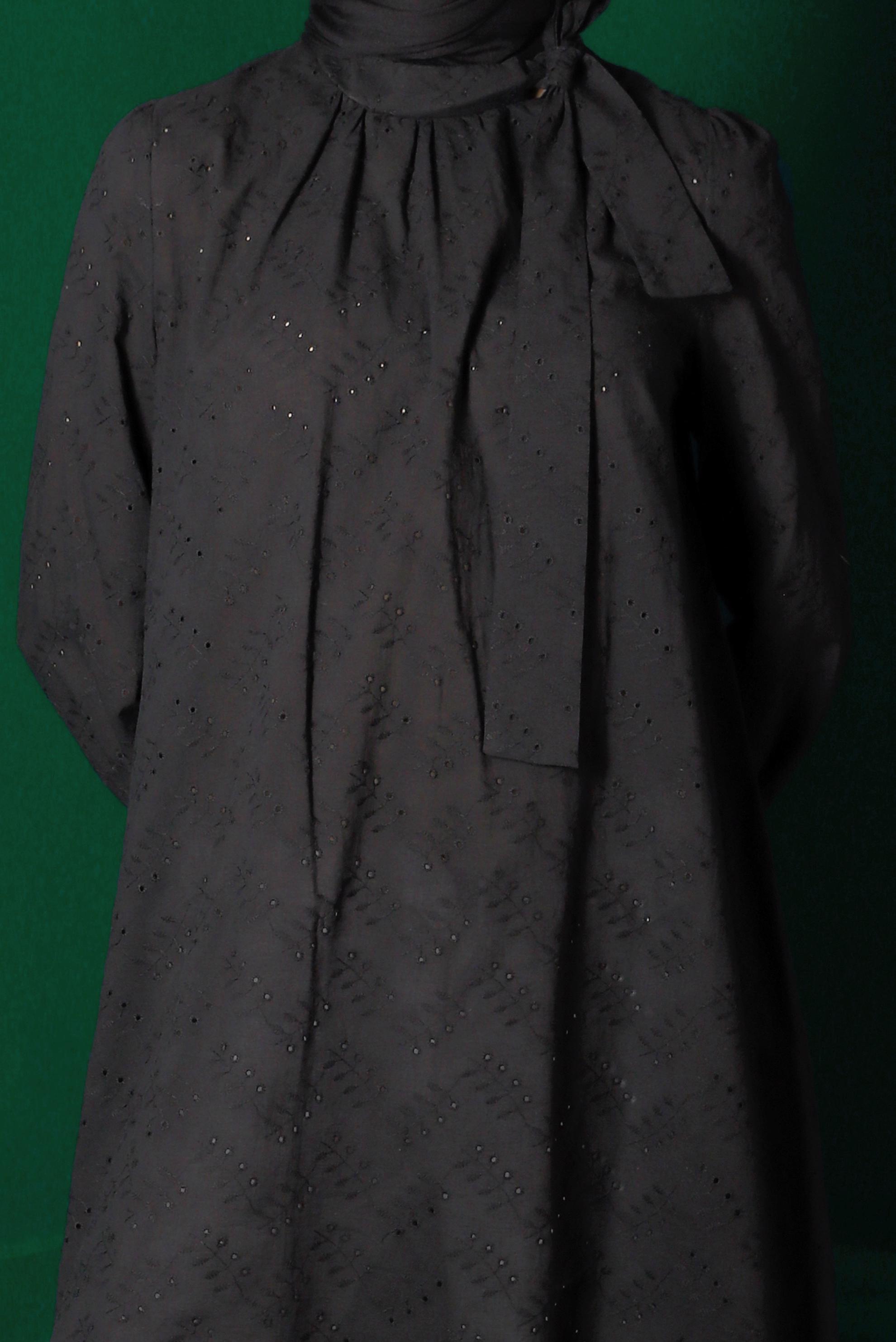 Tesettür giyim SİYAH BOYUNDAN BAĞLAMALI FİSTOLU TUNİK 42927 