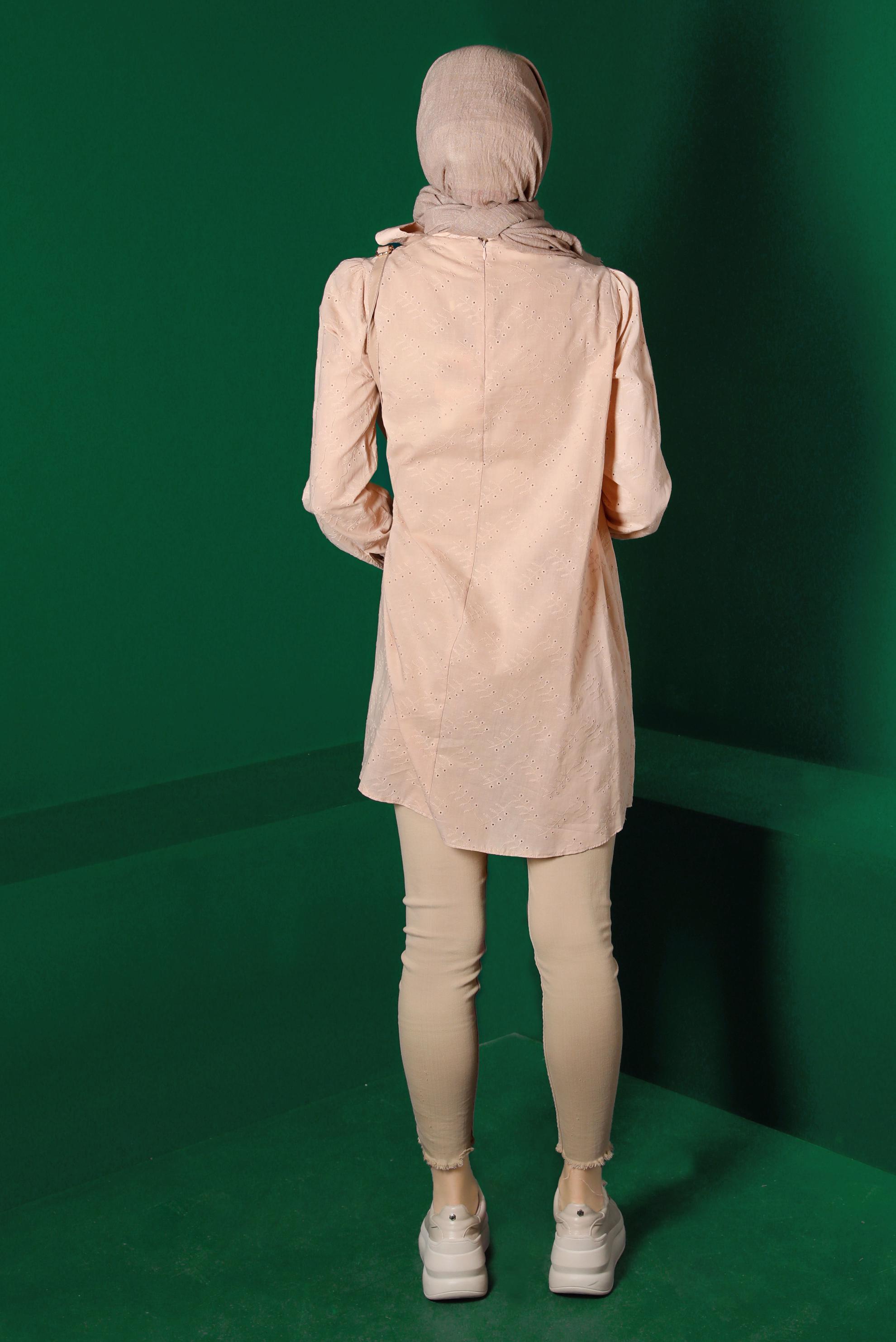 Tesettür giyim BEJ BOYUNDAN BAĞLAMALI FİSTOLU TUNİK 42927 