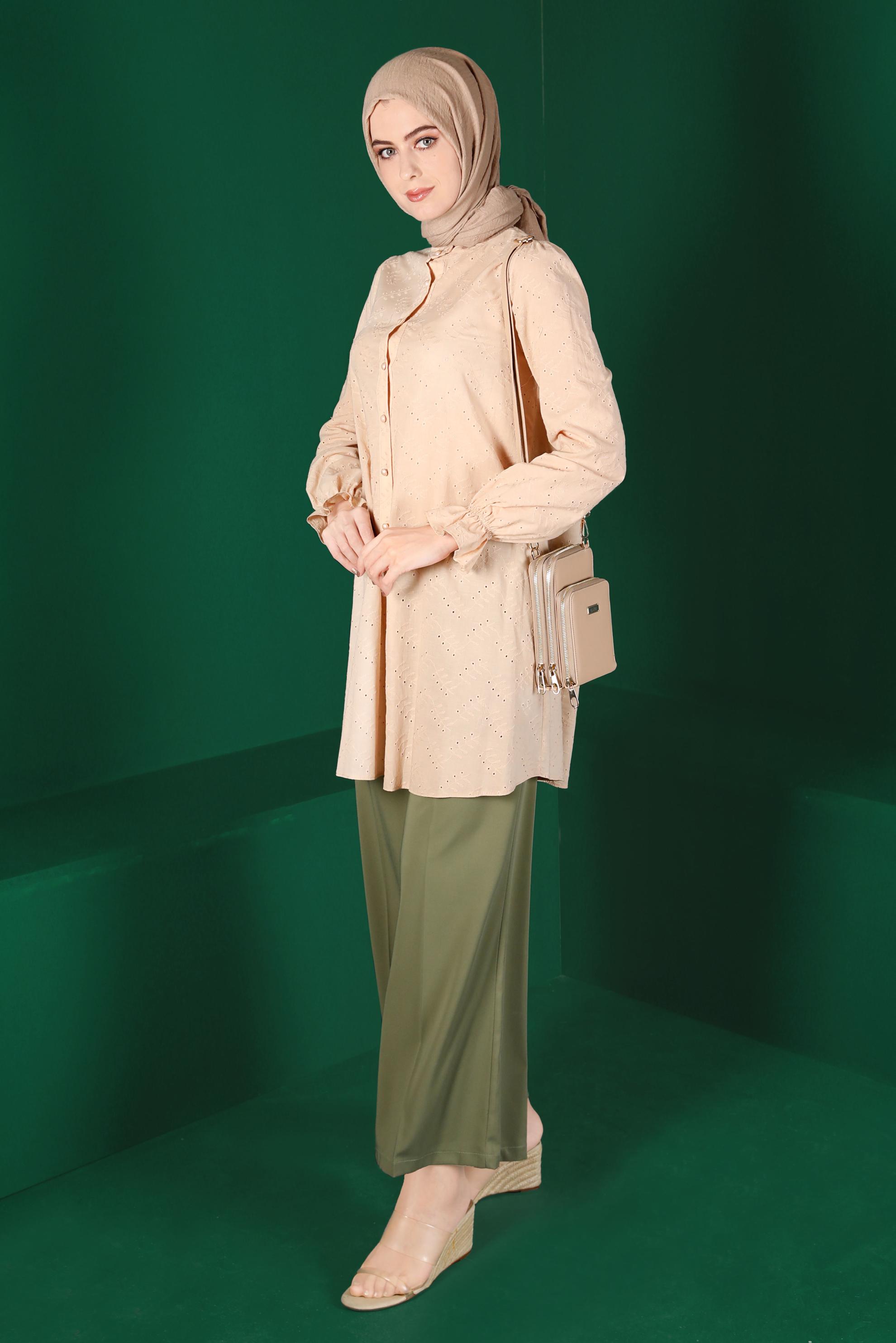 Tesettür giyim BEJ MANŞETLERİ LASTİKLİ FİSTOLU PAMUKLU TUNİK 42928 