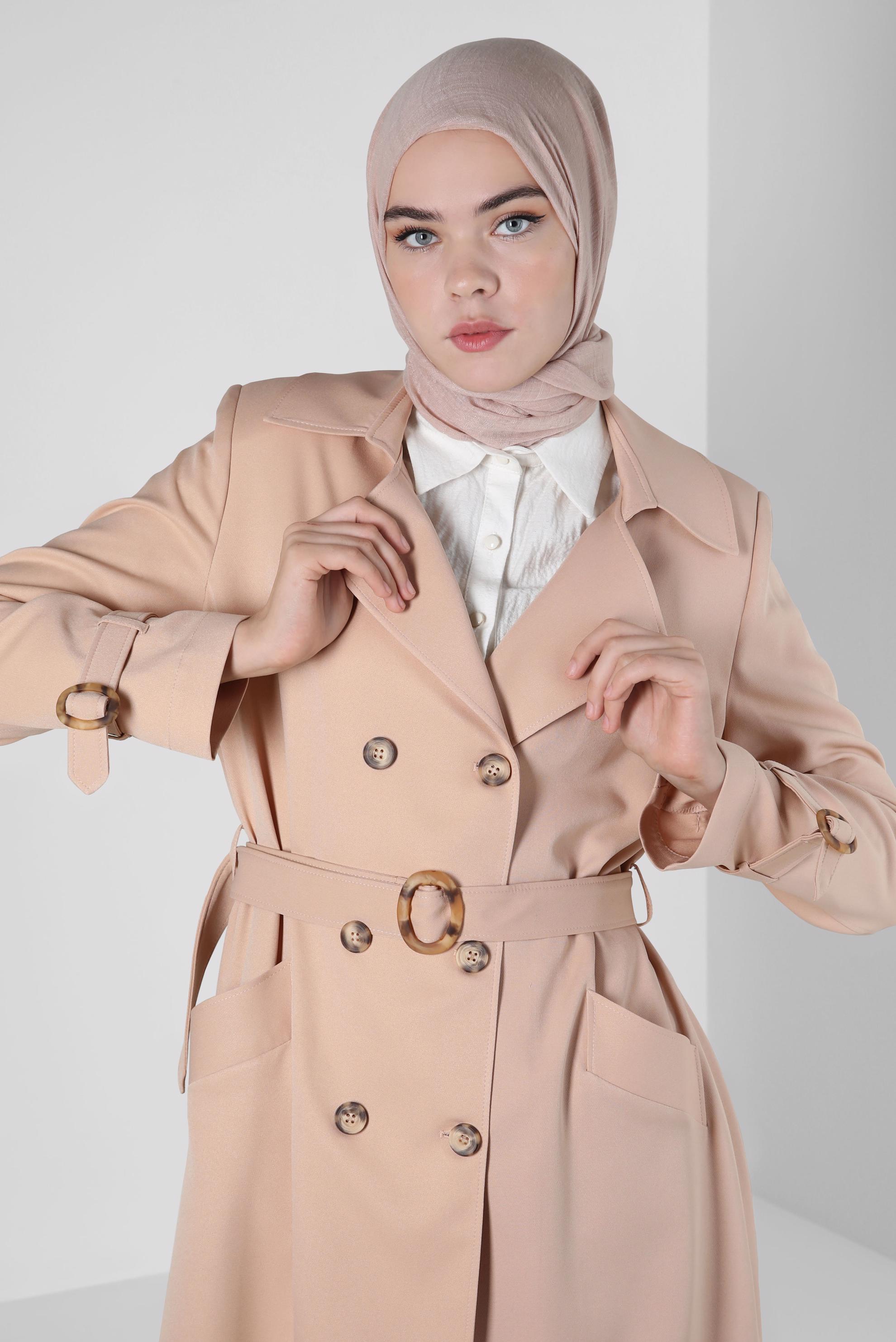 Tesettür giyim BEJ DÜĞMELİ KUŞAKLI KRUVAZE YAKA TRENÇKOT 10559 