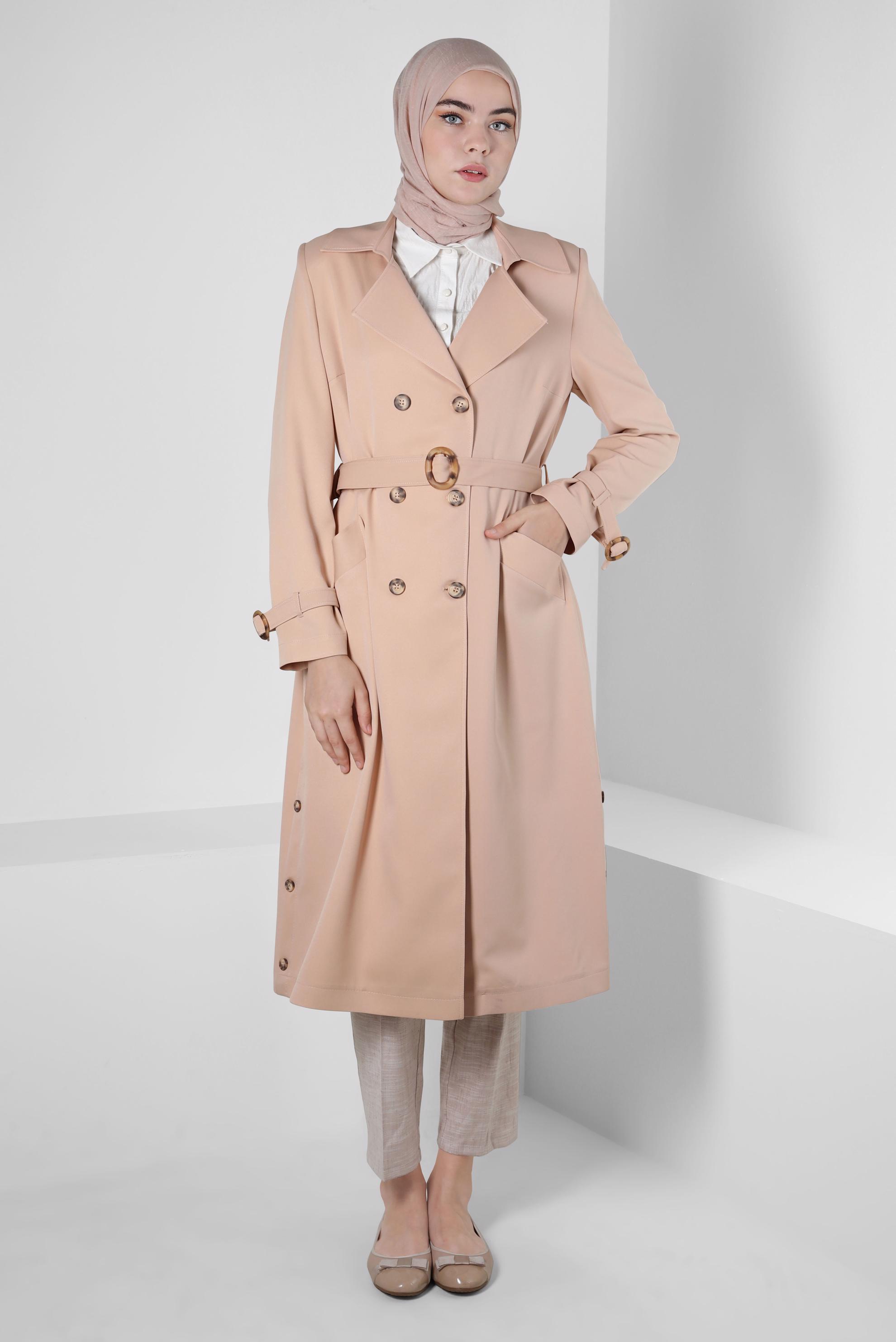 Tesettür giyim BEJ DÜĞMELİ KUŞAKLI KRUVAZE YAKA TRENÇKOT 10559 