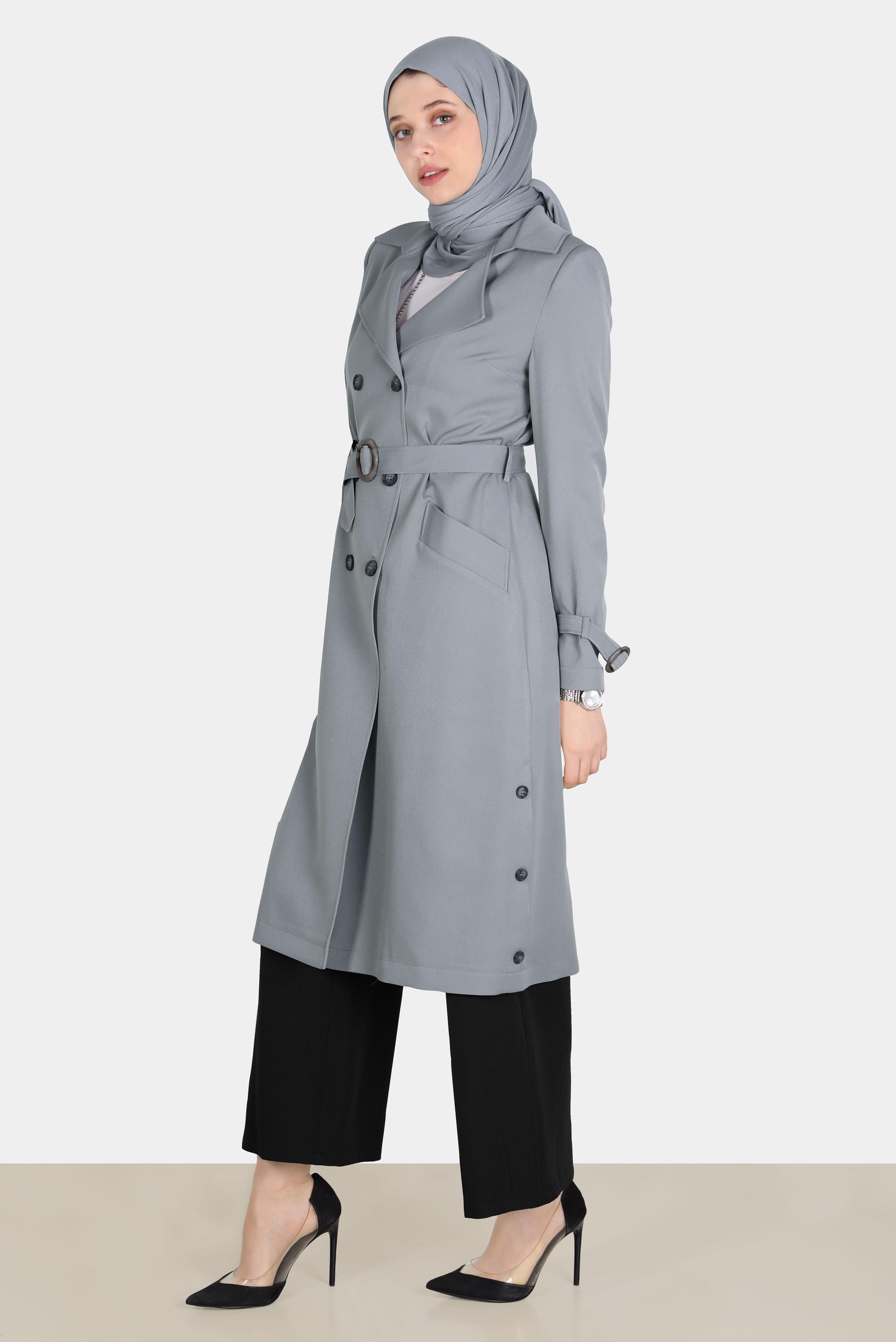 Tesettür giyim GRİ DÜĞMELİ KUŞAKLI KRUVAZE YAKA TRENÇKOT 10559 