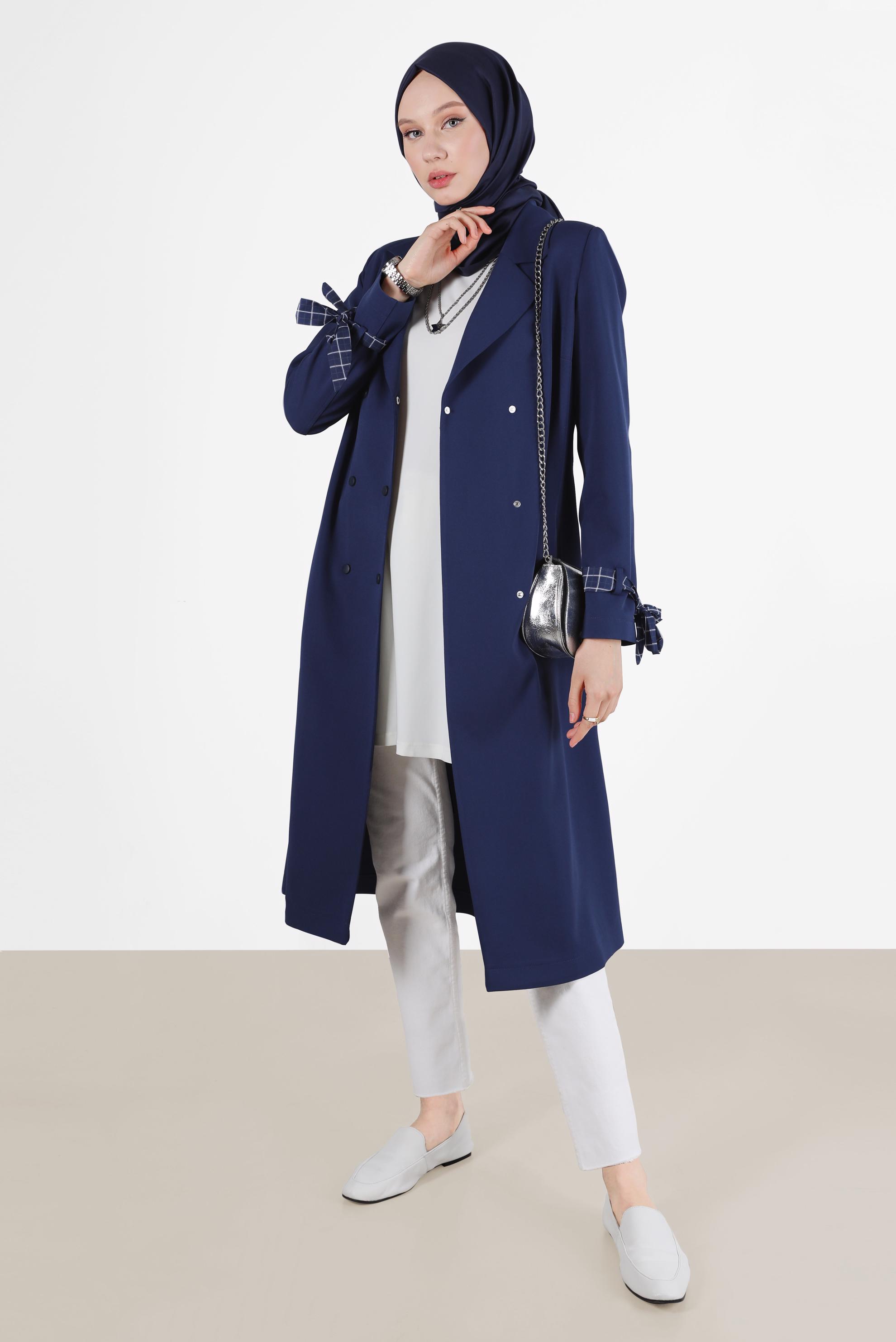 Tesettür giyim LACİVERT MANŞETLERİ FULAR DETAYLI KLASİK TRENÇKOT 10563