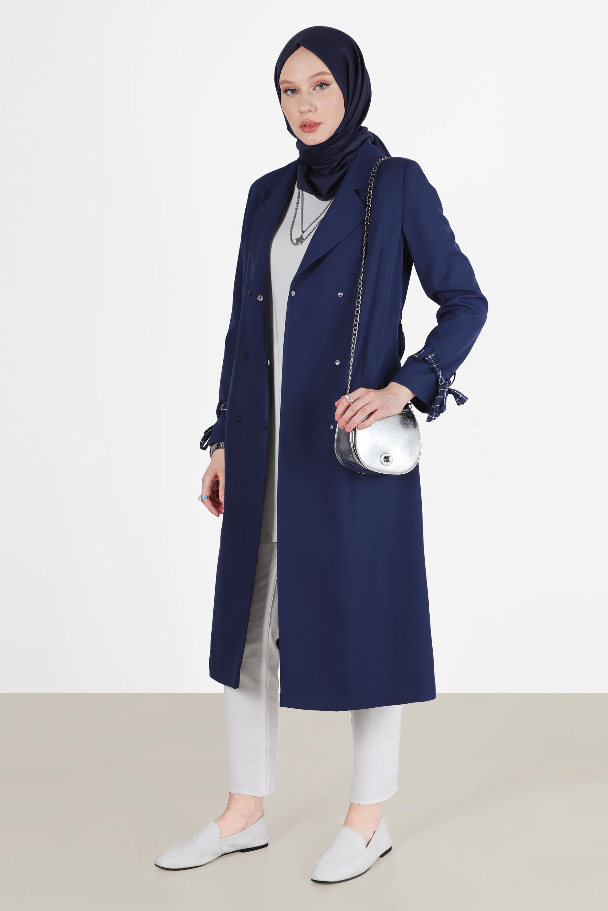 Tesettür giyim LACİVERT MANŞETLERİ FULAR DETAYLI KLASİK TRENÇKOT 10563
