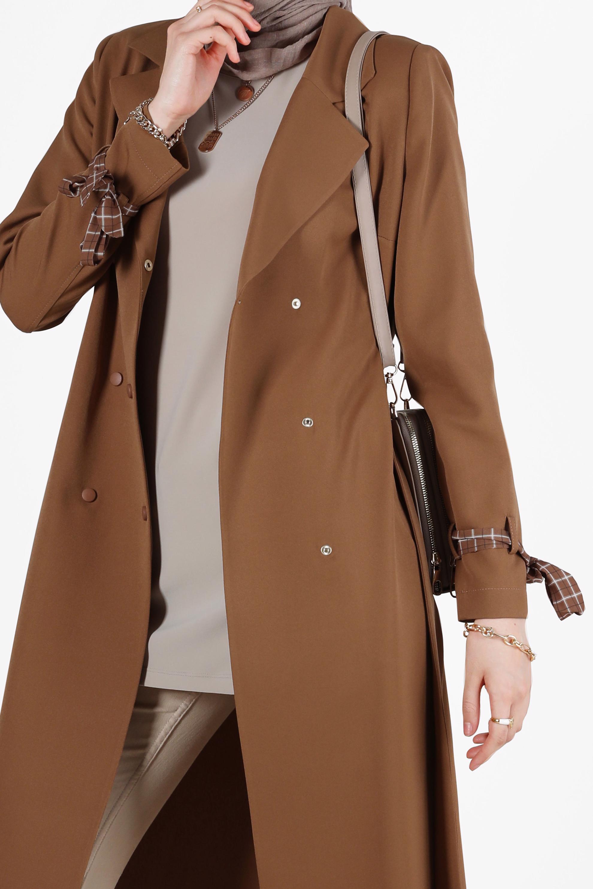 Tesettür giyim KAHVE MANŞETLERİ FULAR DETAYLI KLASİK TRENÇKOT 10563