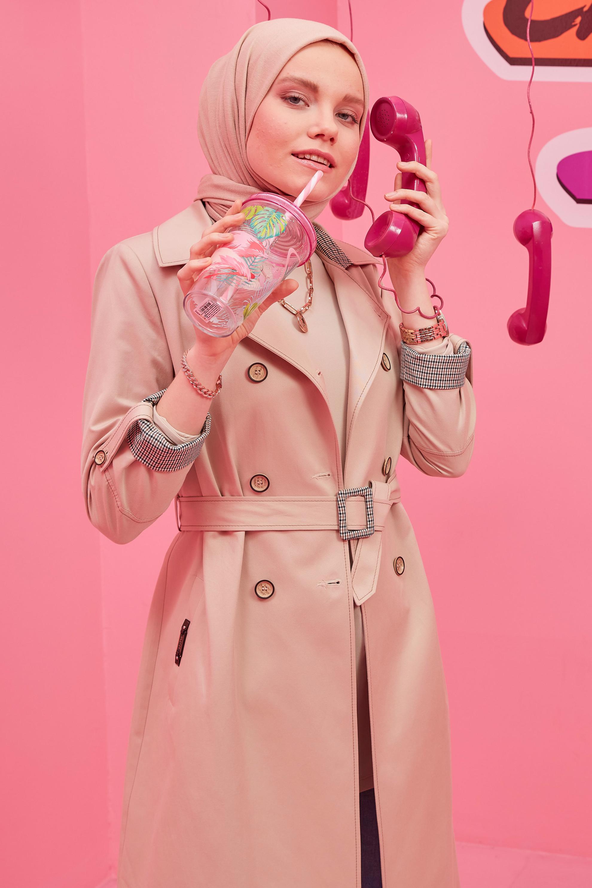 Tesettür giyim BEJ EKOSE DESEN DETAYLI KEMERLİ DÜĞMELİ TRENÇKOT 10565 