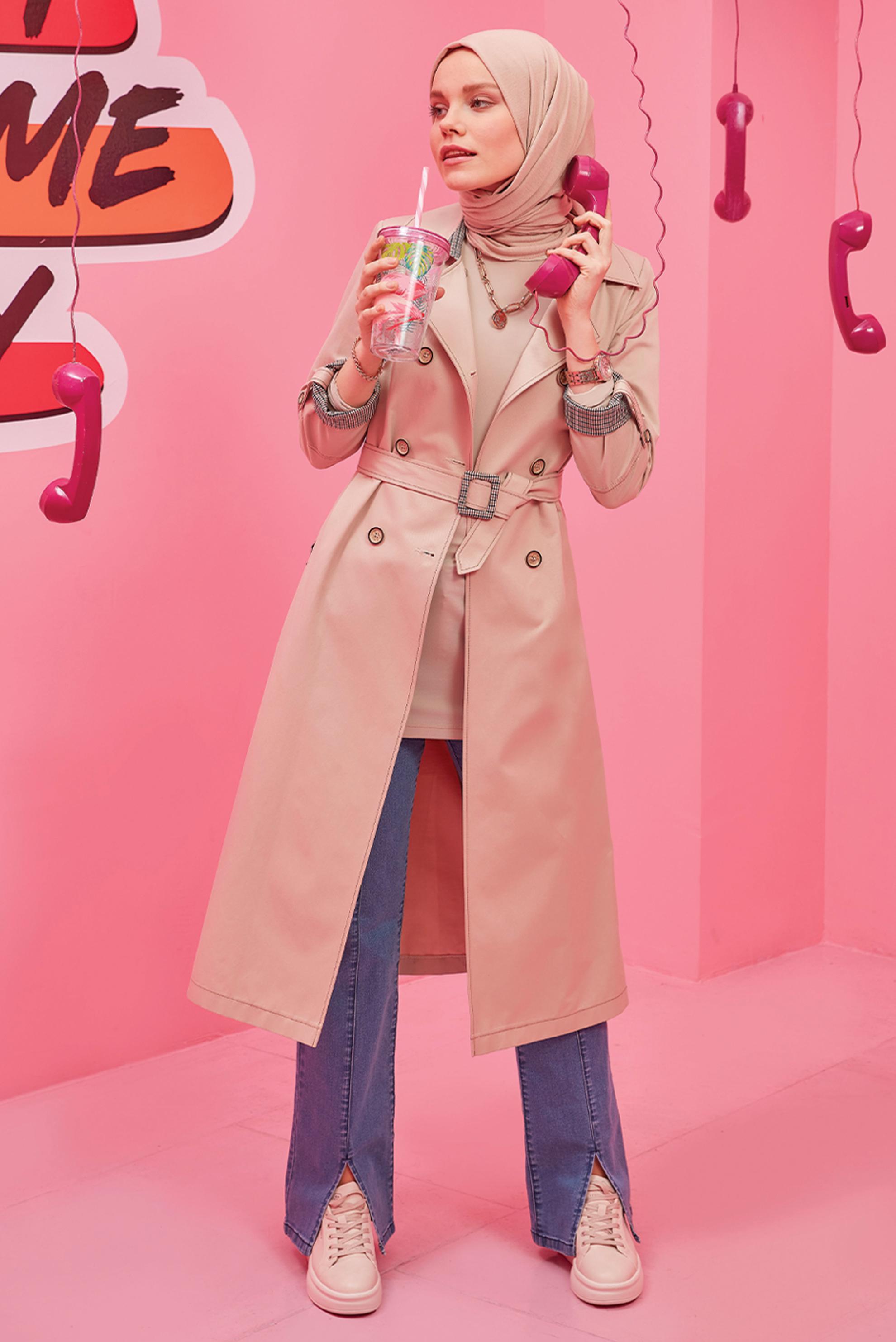 Tesettür giyim BEJ EKOSE DESEN DETAYLI KEMERLİ DÜĞMELİ TRENÇKOT 10565 