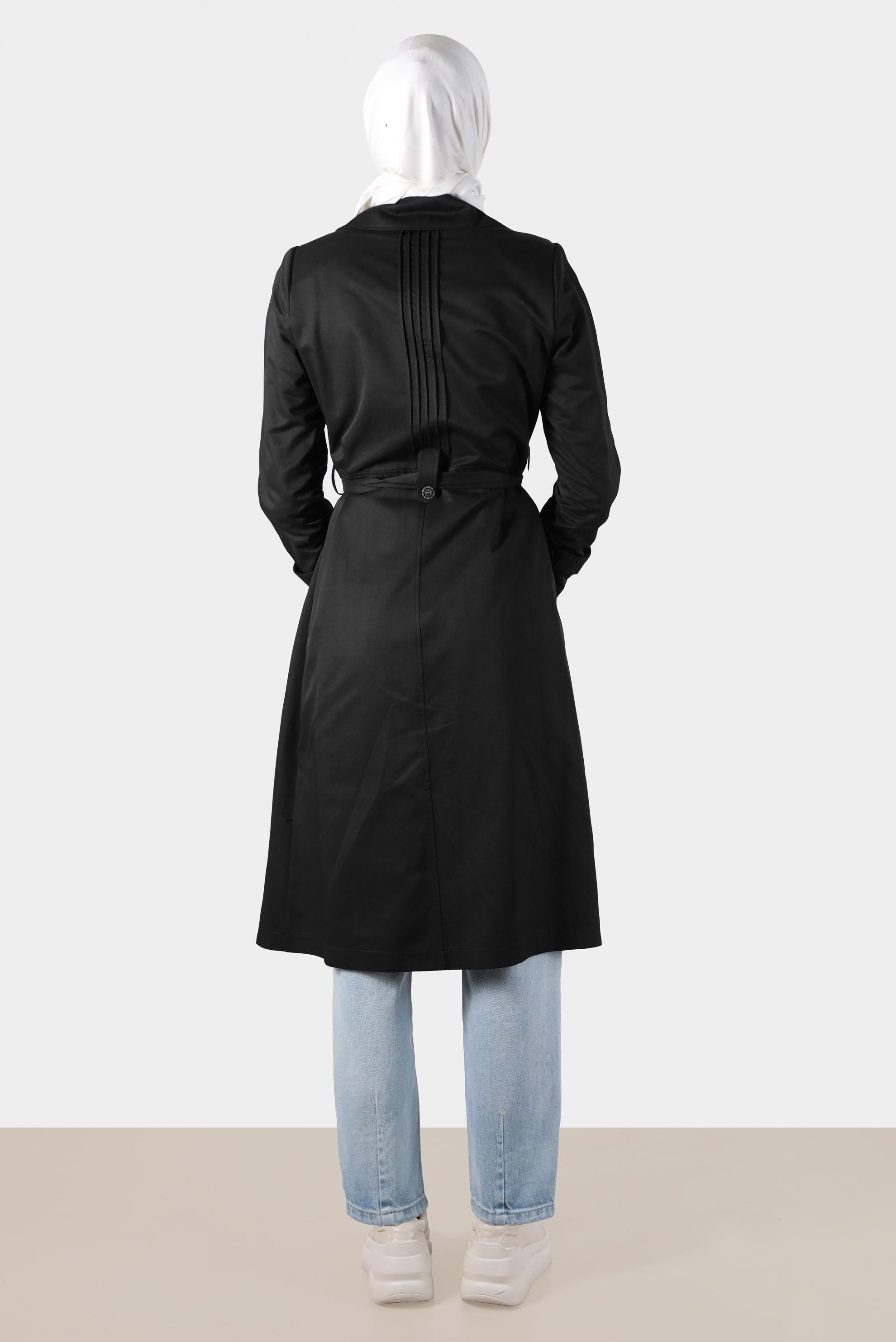 Tesettür giyim SİYAH KOLLARI PİLE DETAYLI KUŞAKLI TRENÇKOT 10567