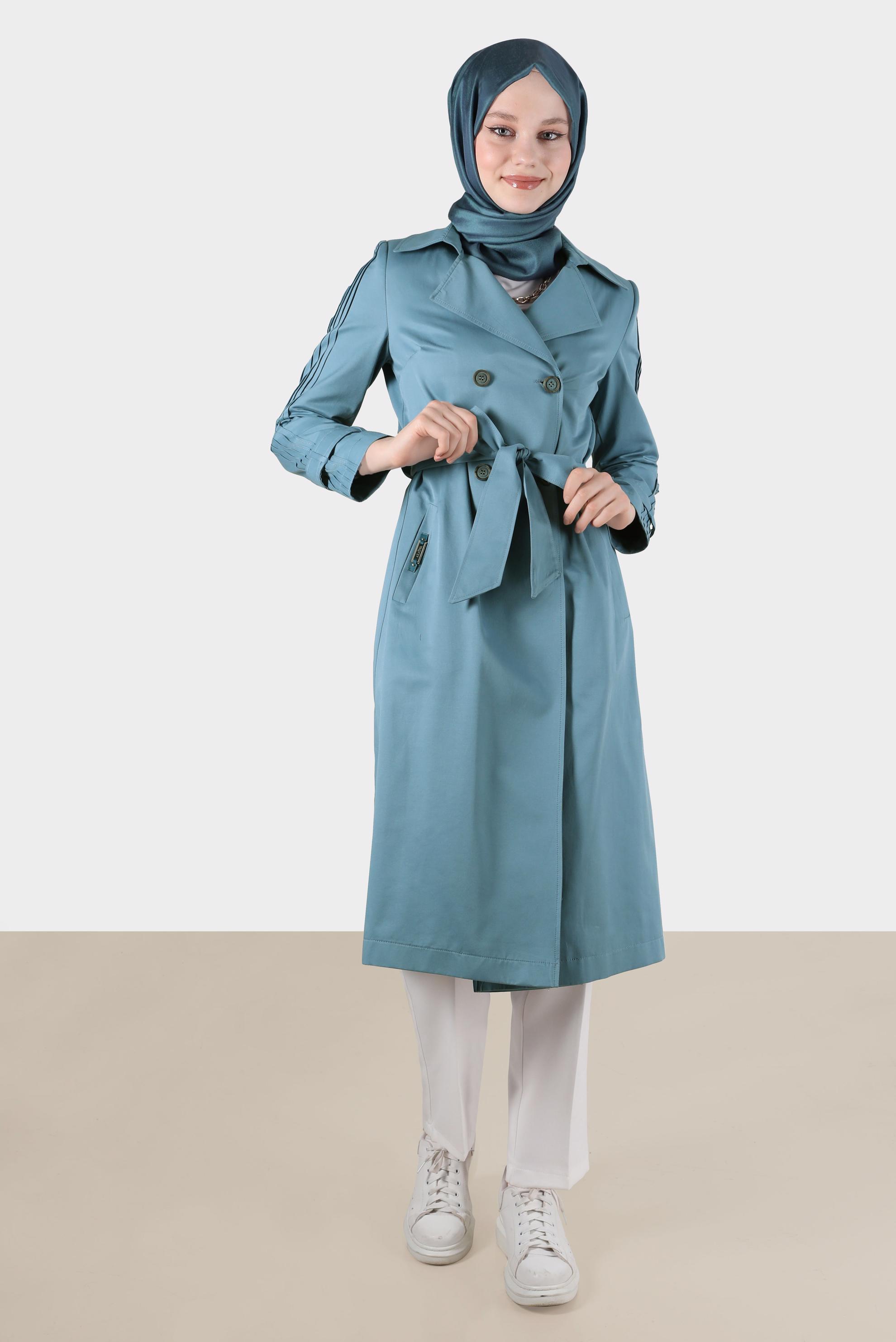 Tesettür giyim MAVİ KOLLARI PİLE DETAYLI KUŞAKLI TRENÇKOT 10567