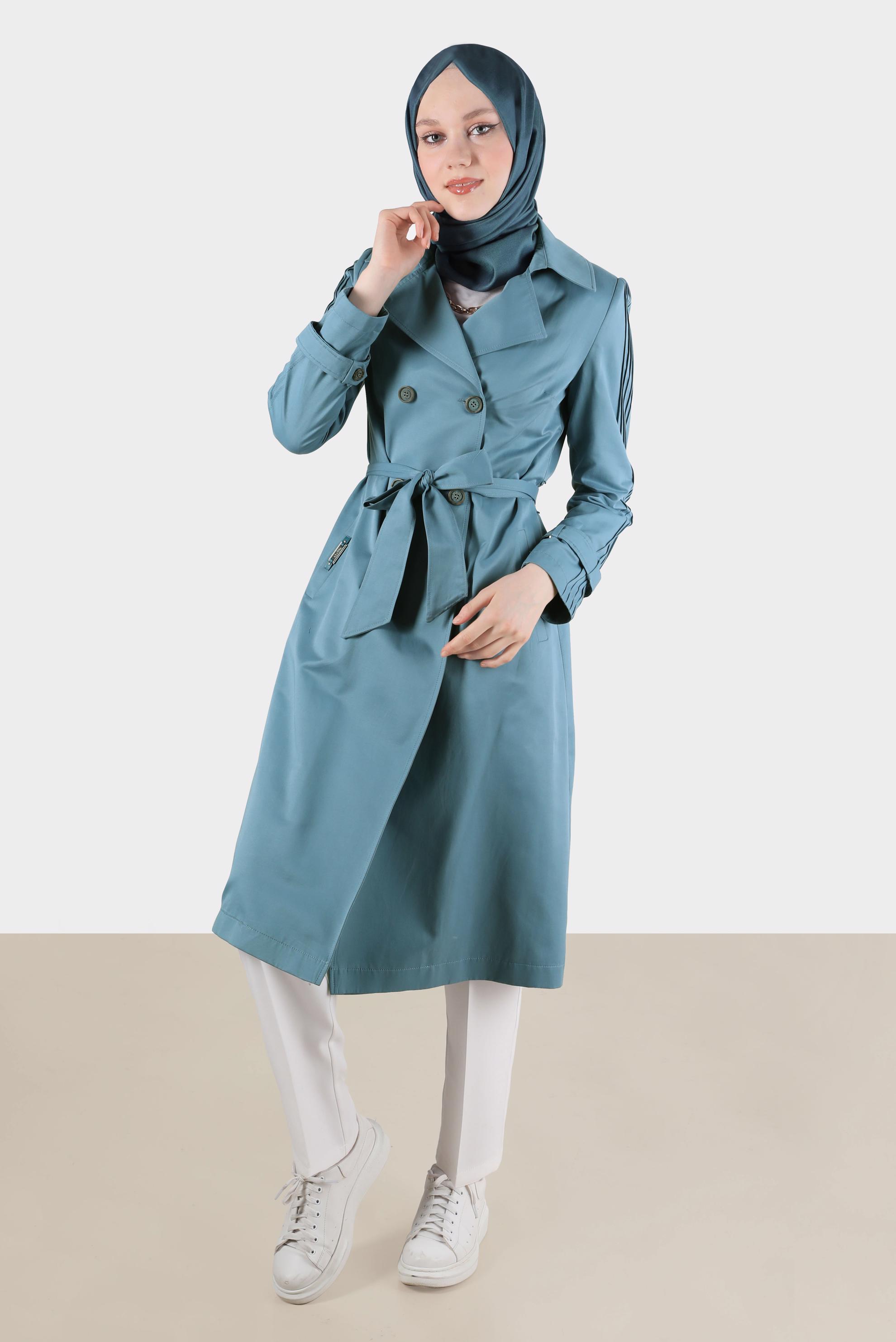 Tesettür giyim MAVİ KOLLARI PİLE DETAYLI KUŞAKLI TRENÇKOT 10567