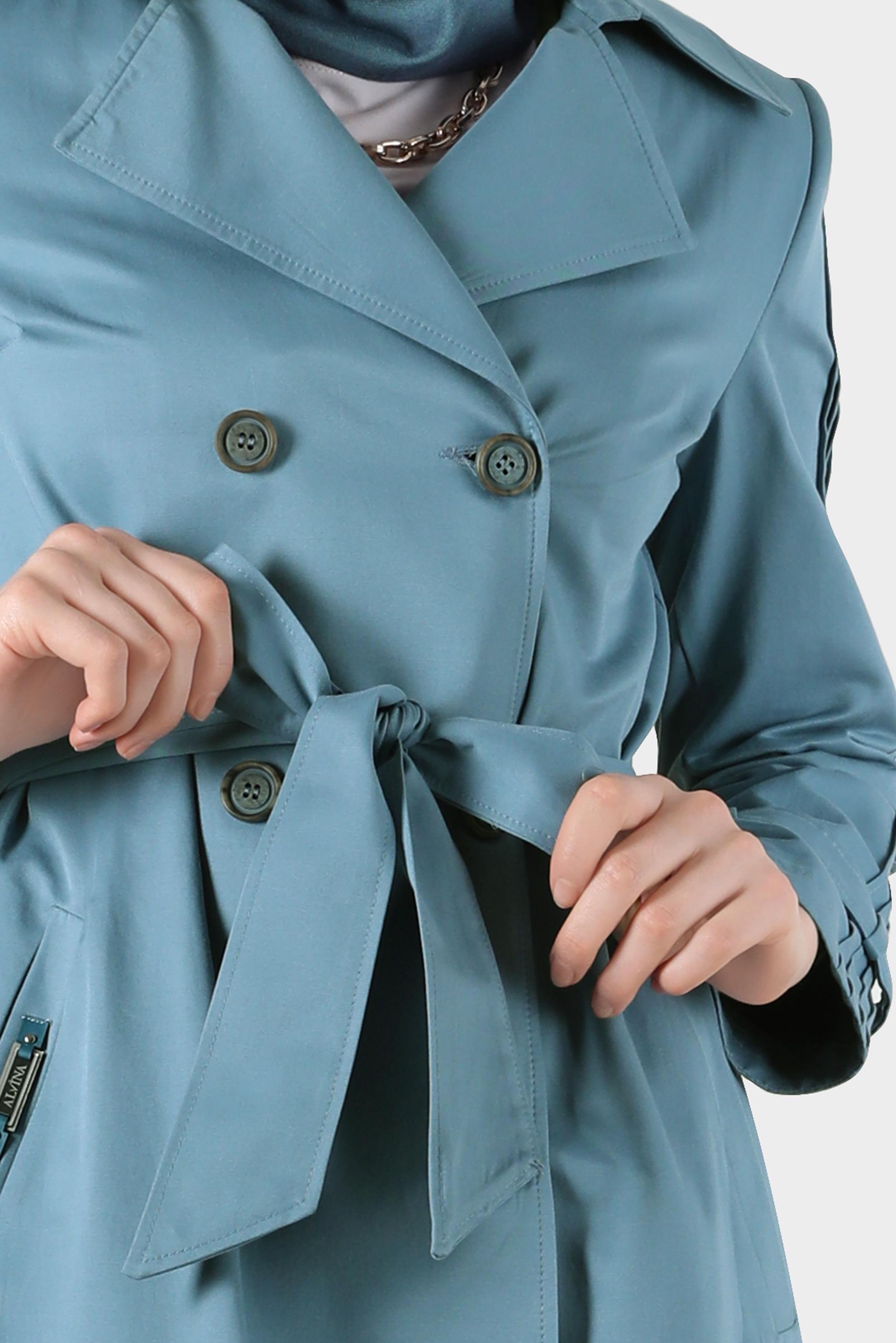 Tesettür giyim MAVİ KOLLARI PİLE DETAYLI KUŞAKLI TRENÇKOT 10567