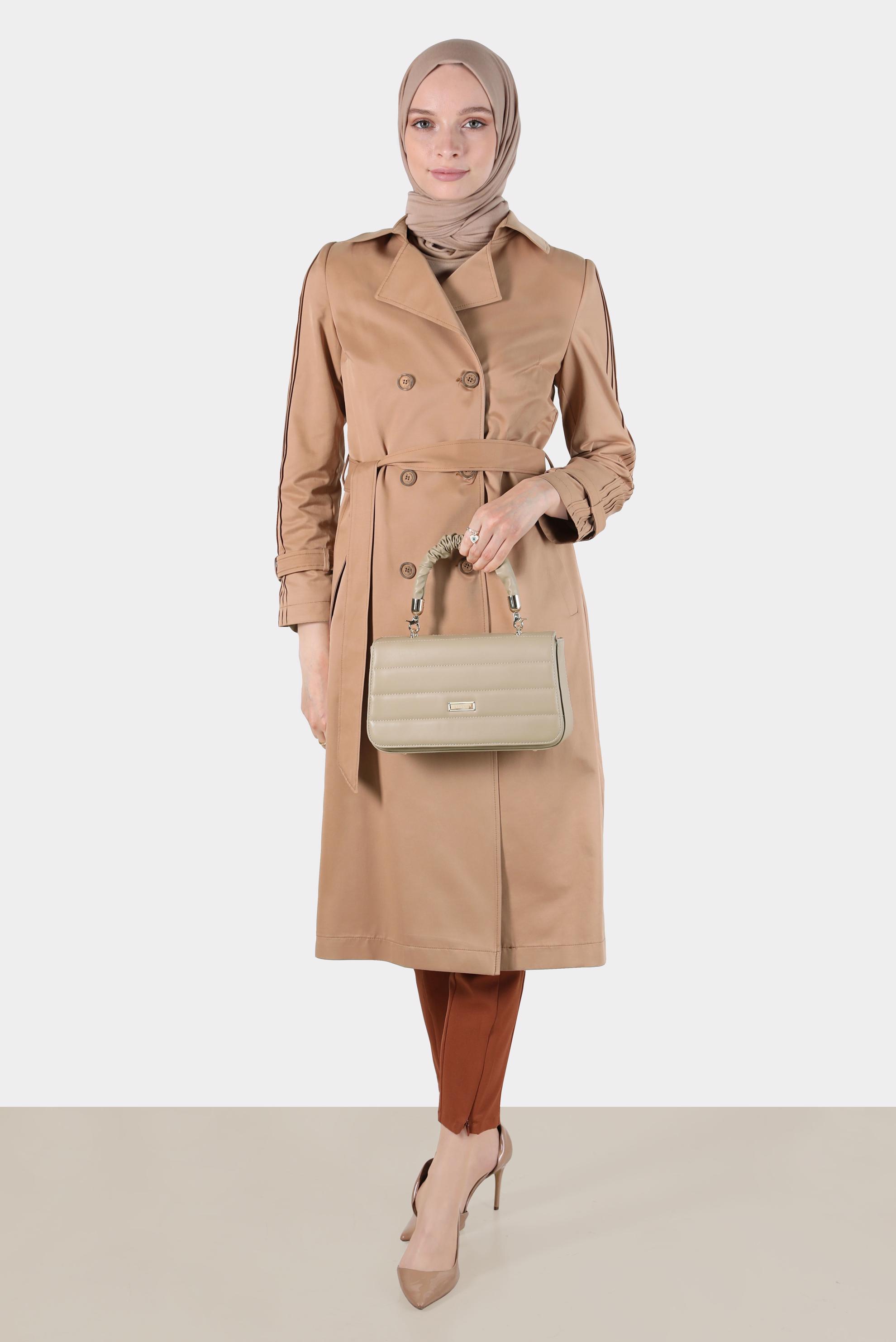 Tesettür giyim KAHVE KOLLARI PİLE DETAYLI KUŞAKLI TRENÇKOT 10567