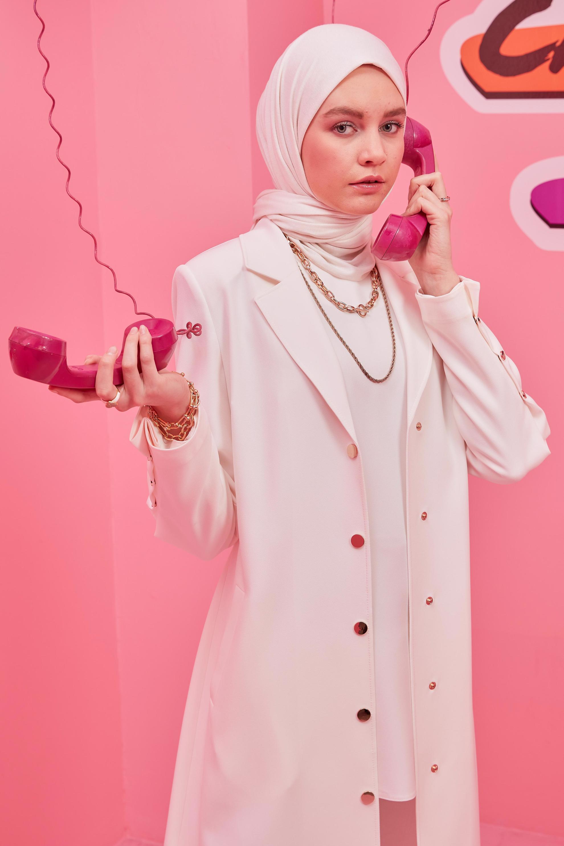 Tesettür giyim BEYAZ ÇITÇIT DETAYLI TRENÇKOT 10592	