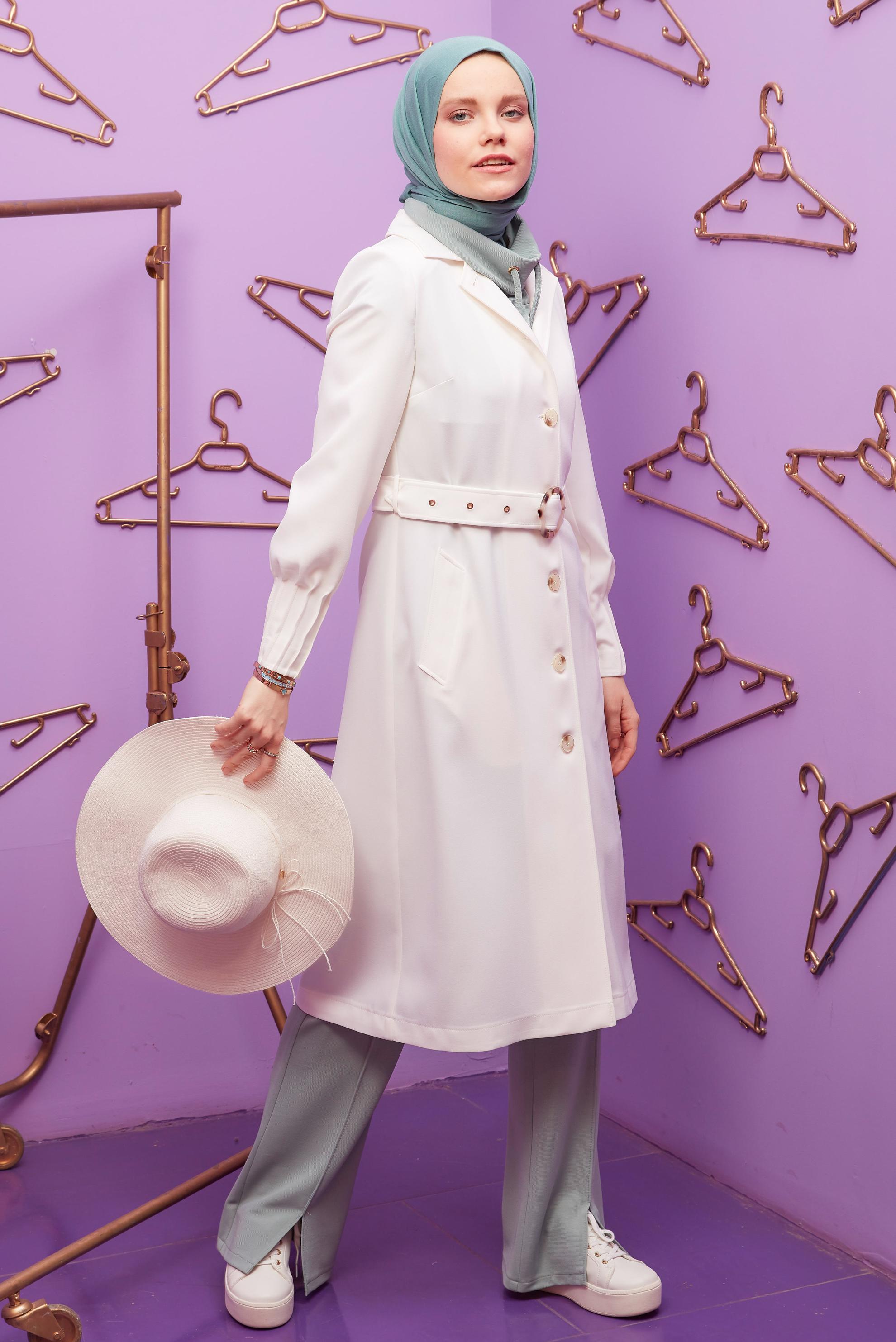 Tesettür giyim BEYAZ DÜĞMELİ KEMERLİ TRENÇKOT 10593 