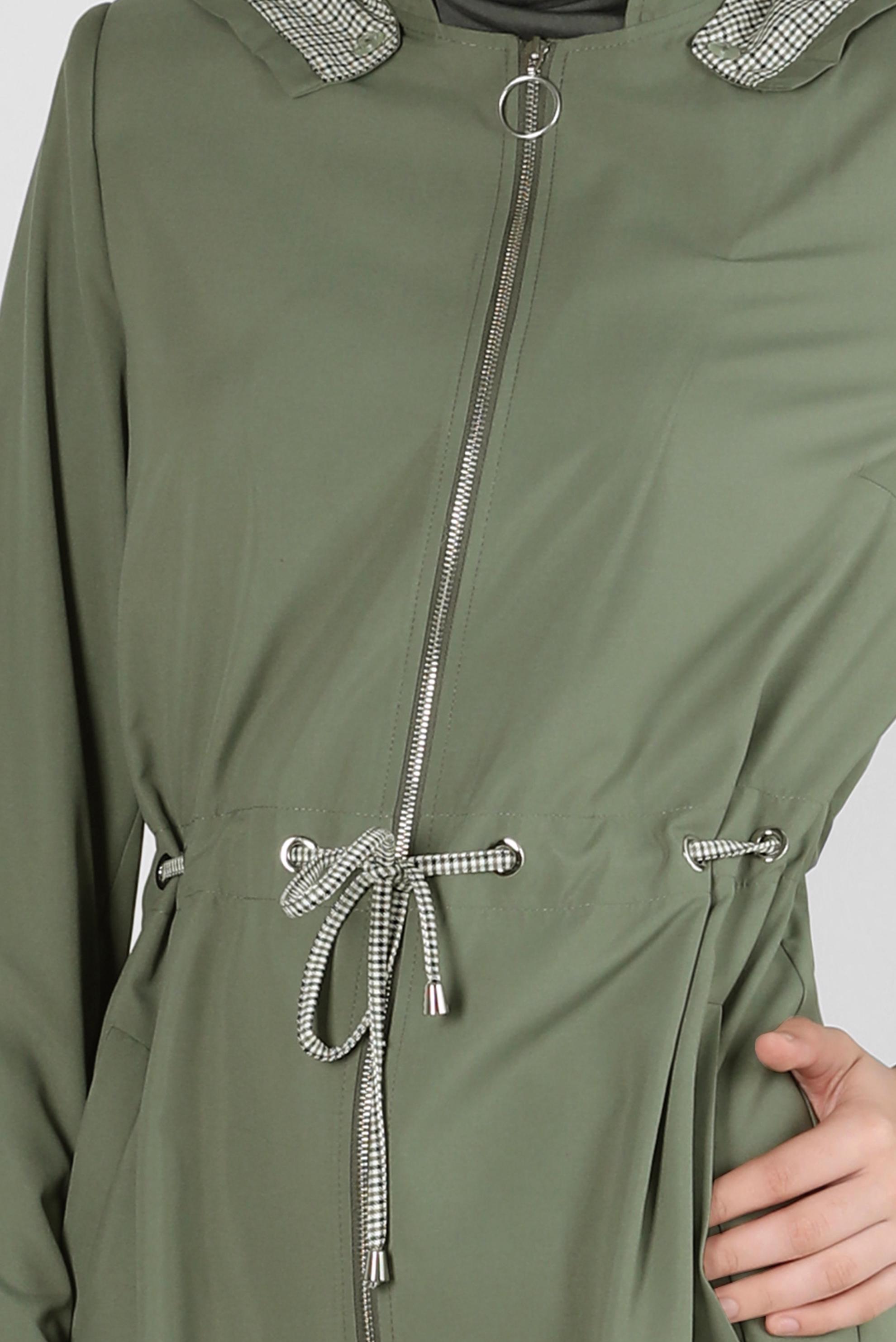 Tesettür giyim HAKİ BELİ BÜZGÜLÜ KAPÜŞONLU TRENÇKOT 10597 