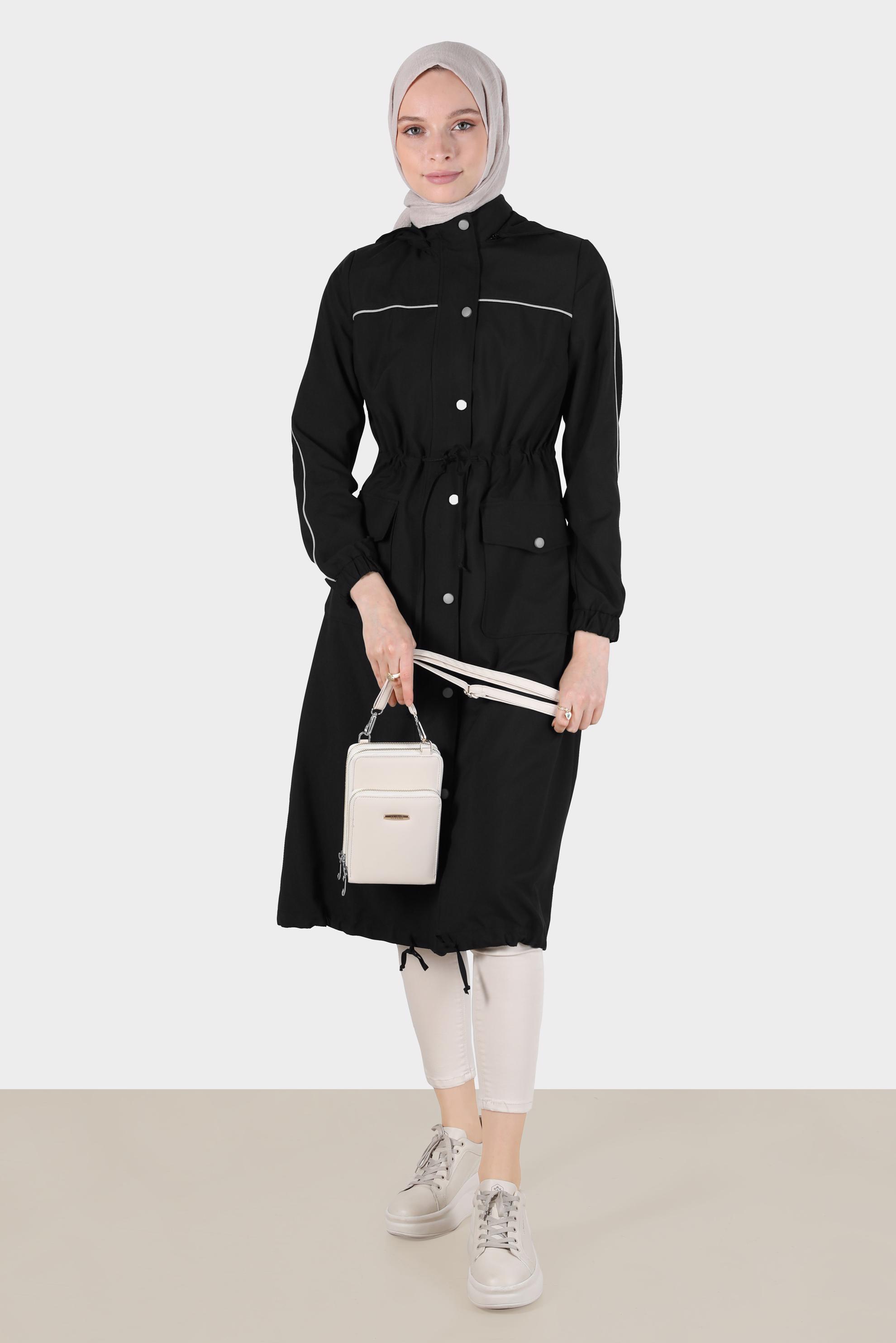 Tesettür giyim SİYAH BELİ BÜZGÜLÜ KAPÜŞONLU TRENÇKOT 10603 