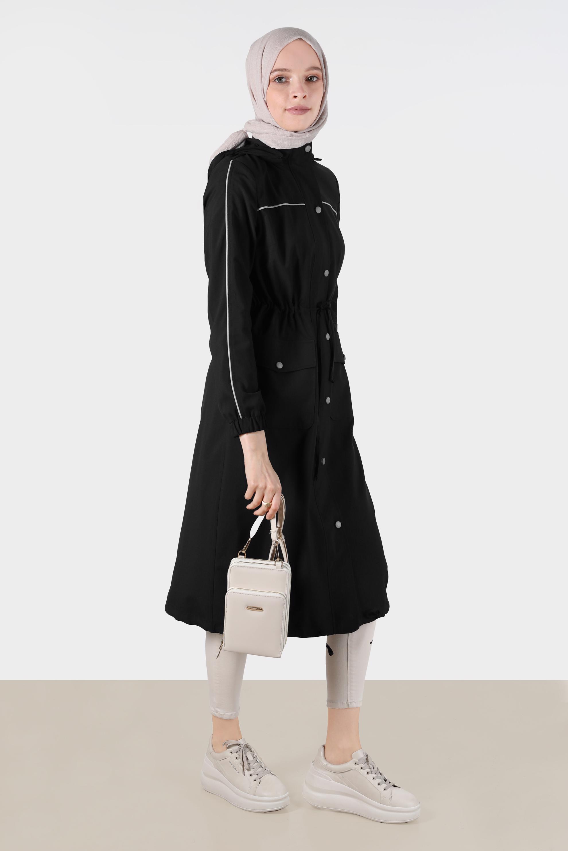 Tesettür giyim SİYAH BELİ BÜZGÜLÜ KAPÜŞONLU TRENÇKOT 10603 
