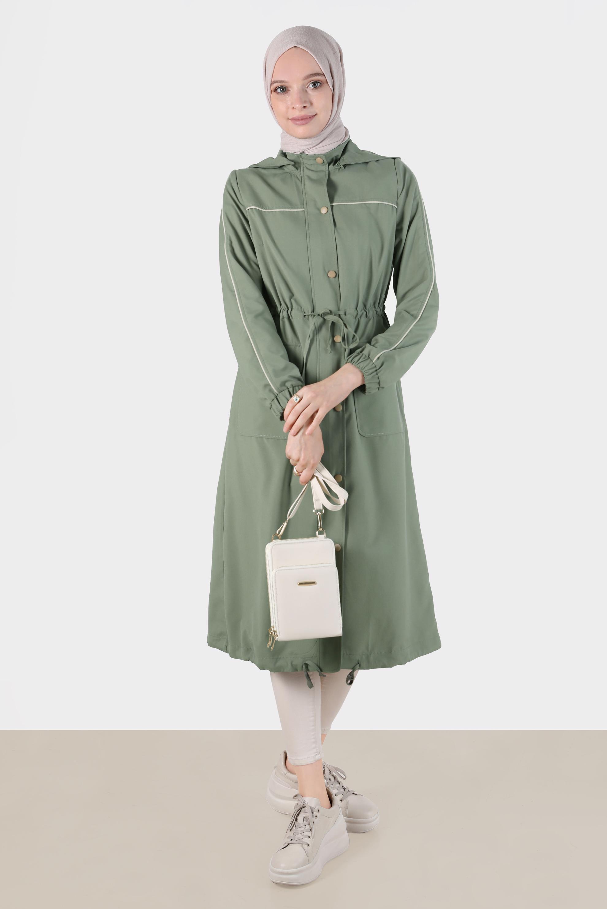 Tesettür giyim HAKİ BELİ BÜZGÜLÜ KAPÜŞONLU TRENÇKOT 10603 