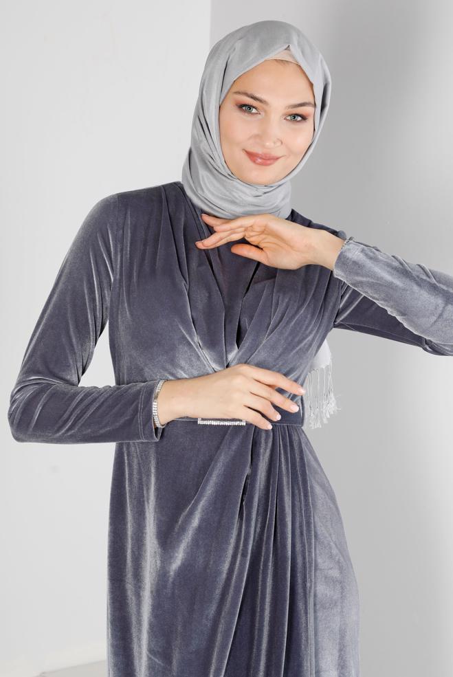 Vêtements hijab  ROBE DE SOIRÉE EN VELOURS AVEC CEINTURE À GEMMES 50282 - ALVİNA