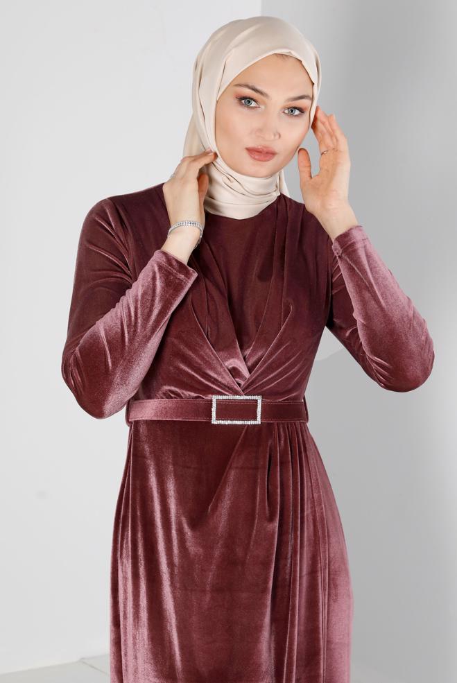 Tesettür giyim  KEMERİ TAŞ DETAYLI KADİFE ABİYE ELBİSE 50282 - ALVİNA