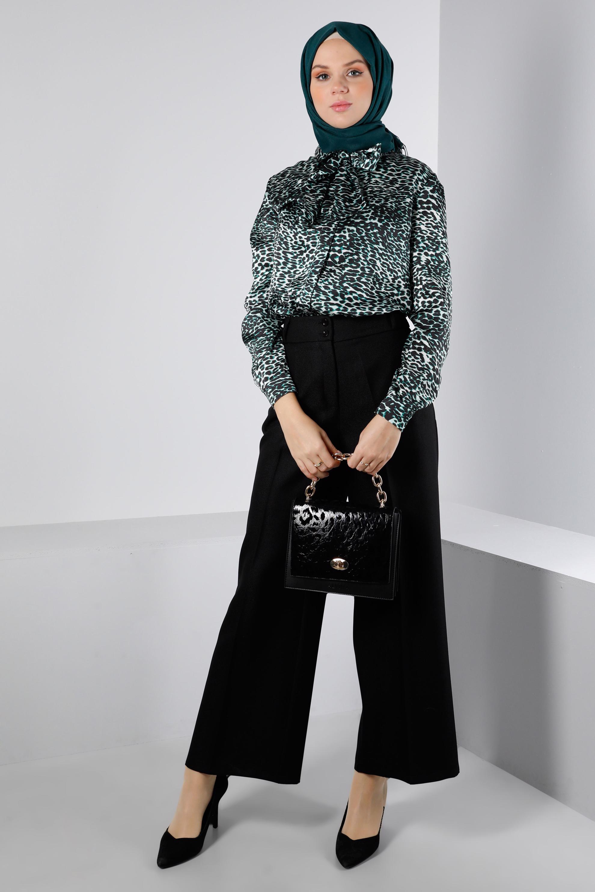 Vêtements hijab VERT BLOUSE EN SATIN MOTIF LÉOPARD 43410