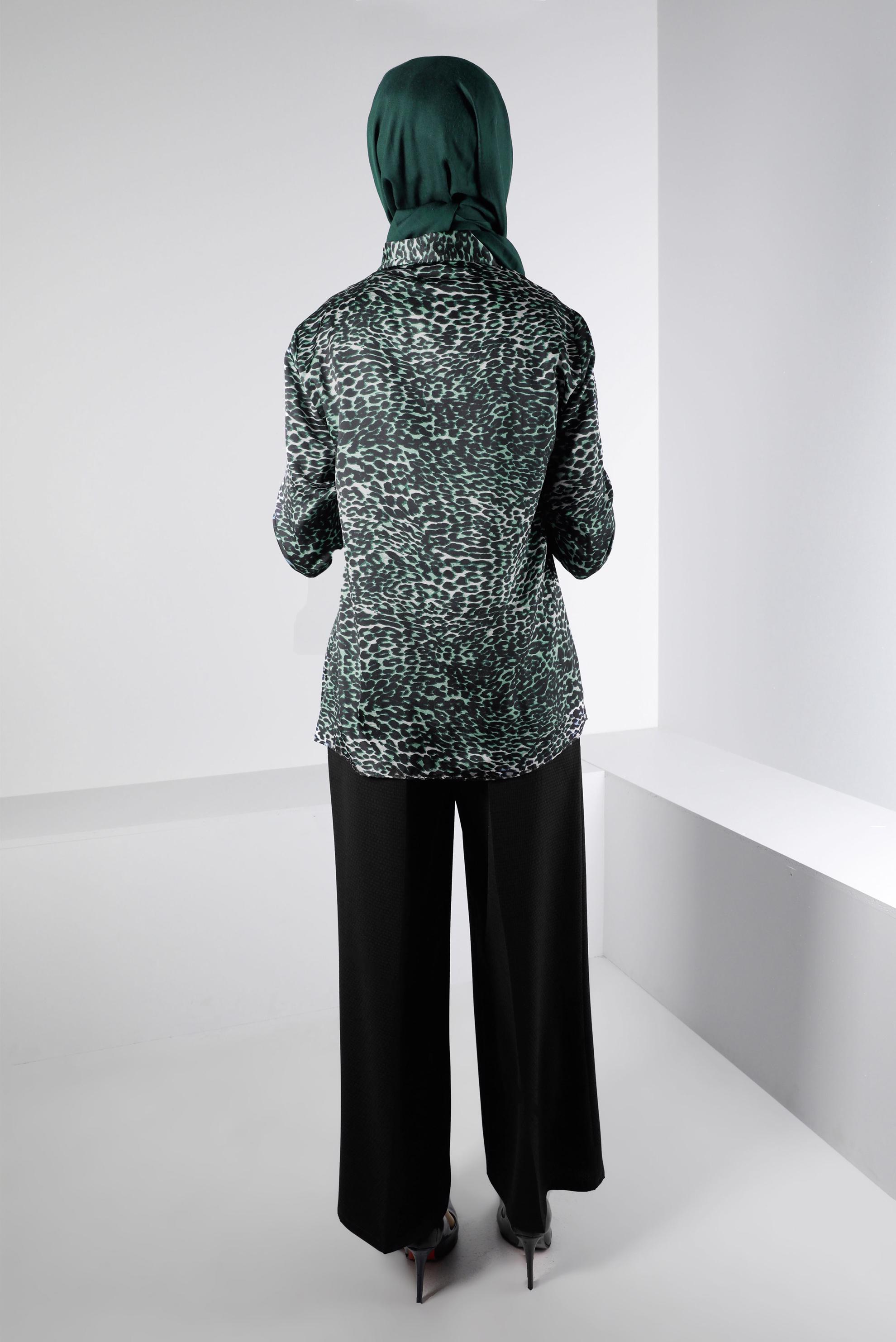 Vêtements hijab VERT BLOUSE EN SATIN MOTIF LÉOPARD 43410
