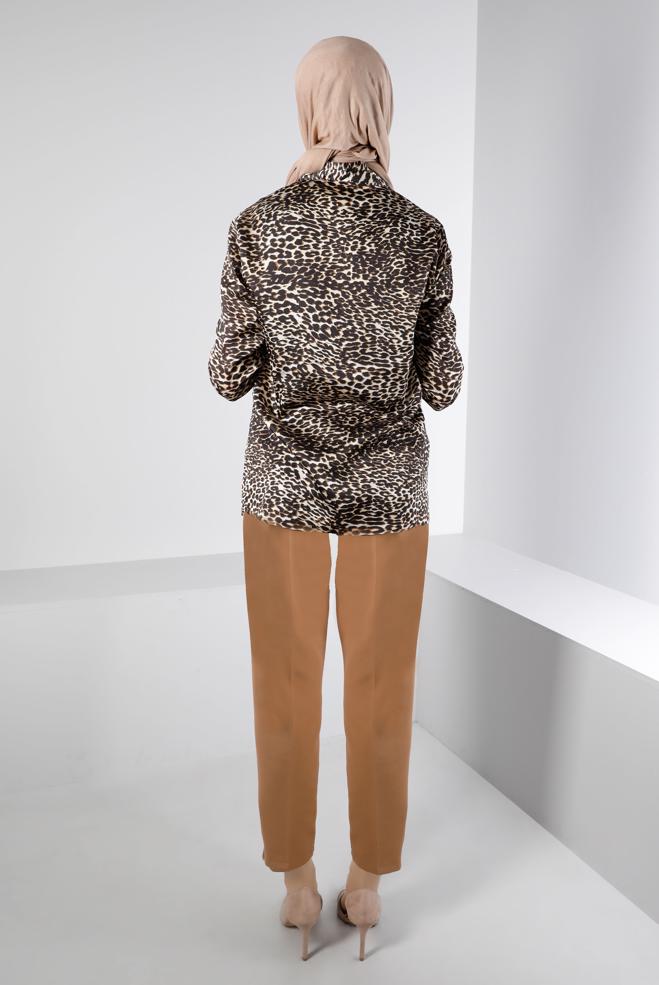 Vêtements hijab BRUN BLOUSE EN SATIN MOTIF LÉOPARD 43410 - ALVİNA